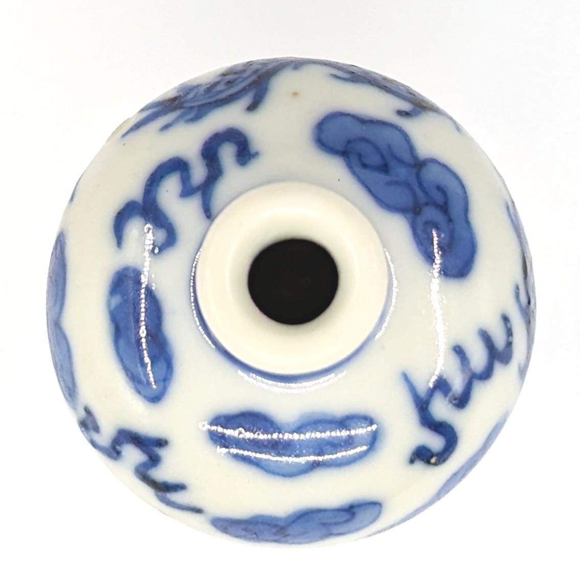Antique Chinese Porcelain Blue&White Dragon Meiping Snuff Bottle 18/19c Qing For Sale 5