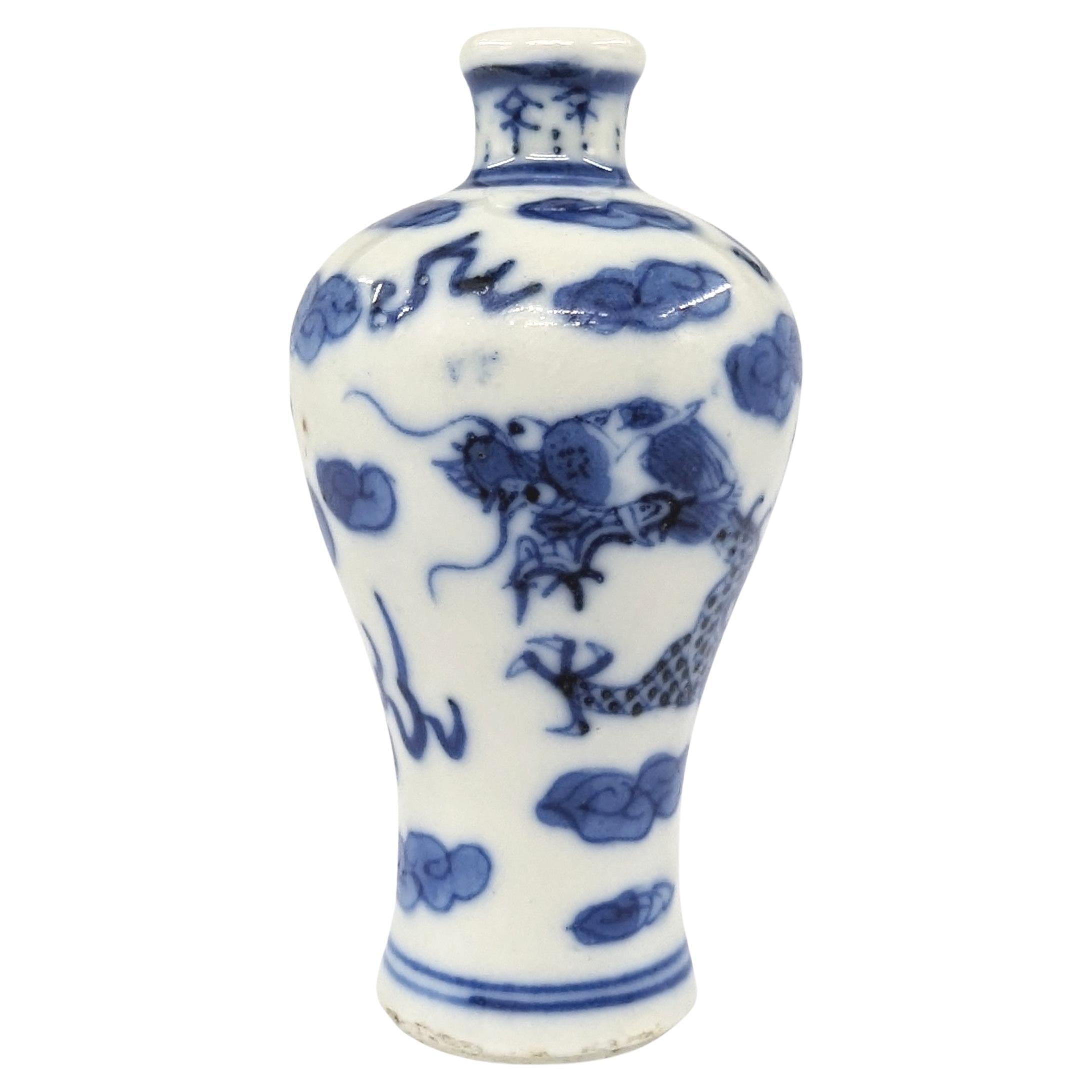 Women's or Men's Antique Chinese Porcelain Blue&White Dragon Meiping Snuff Bottle 18/19c Qing For Sale
