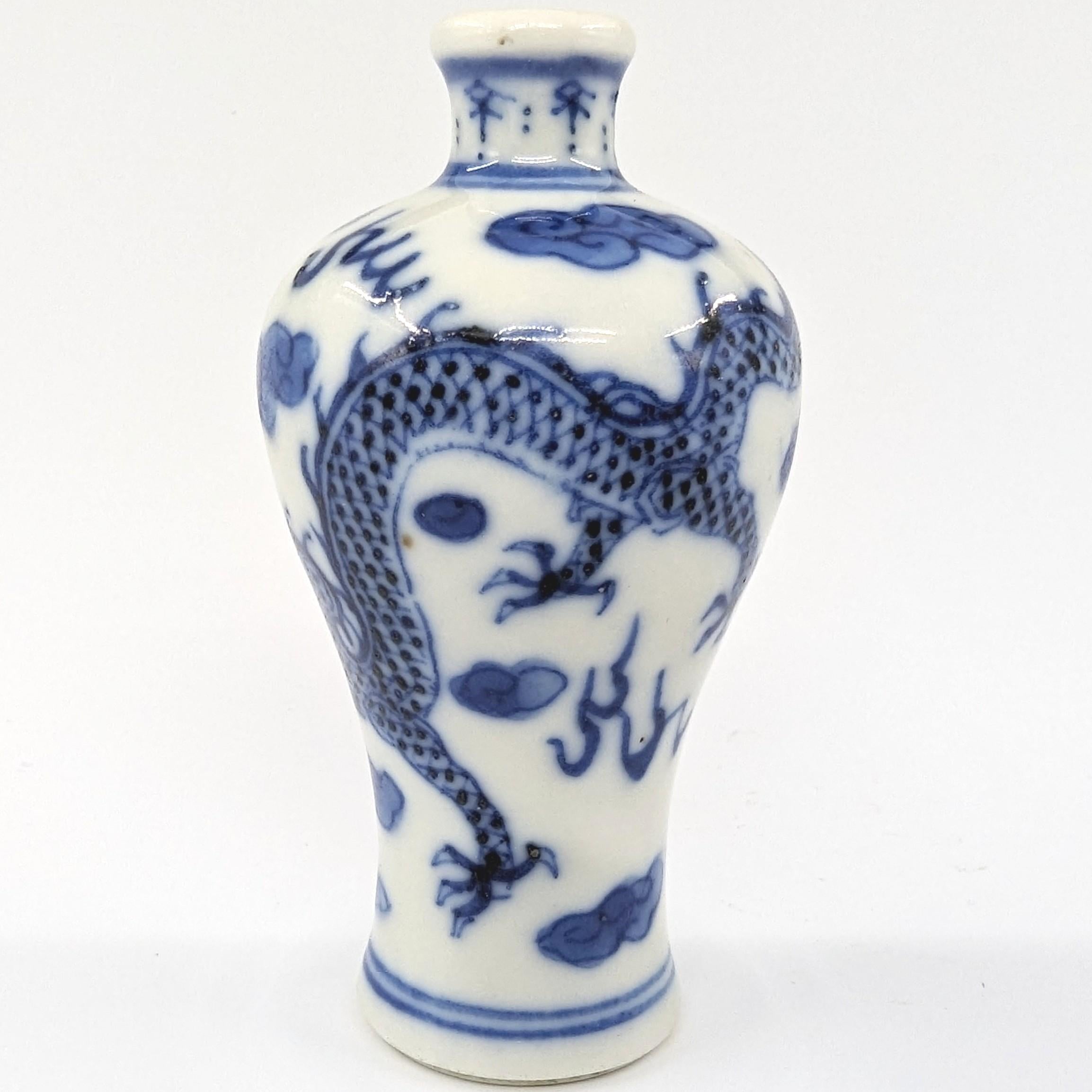 Antique Chinese Porcelain Blue&White Dragon Meiping Snuff Bottle 18/19c Qing For Sale 2