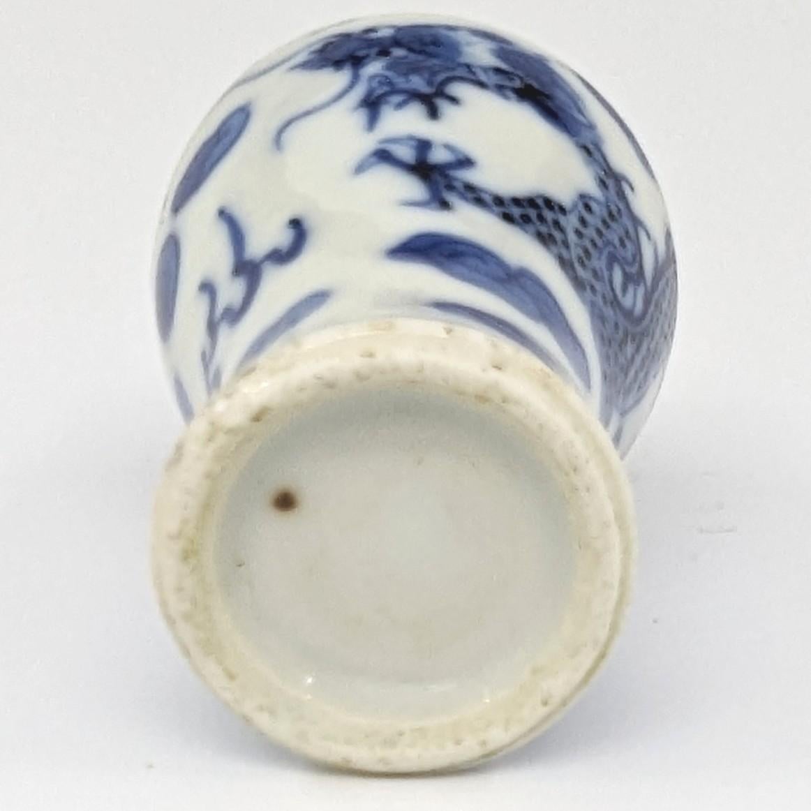 Antique Chinese Porcelain Blue&White Dragon Meiping Snuff Bottle 18/19c Qing For Sale 3