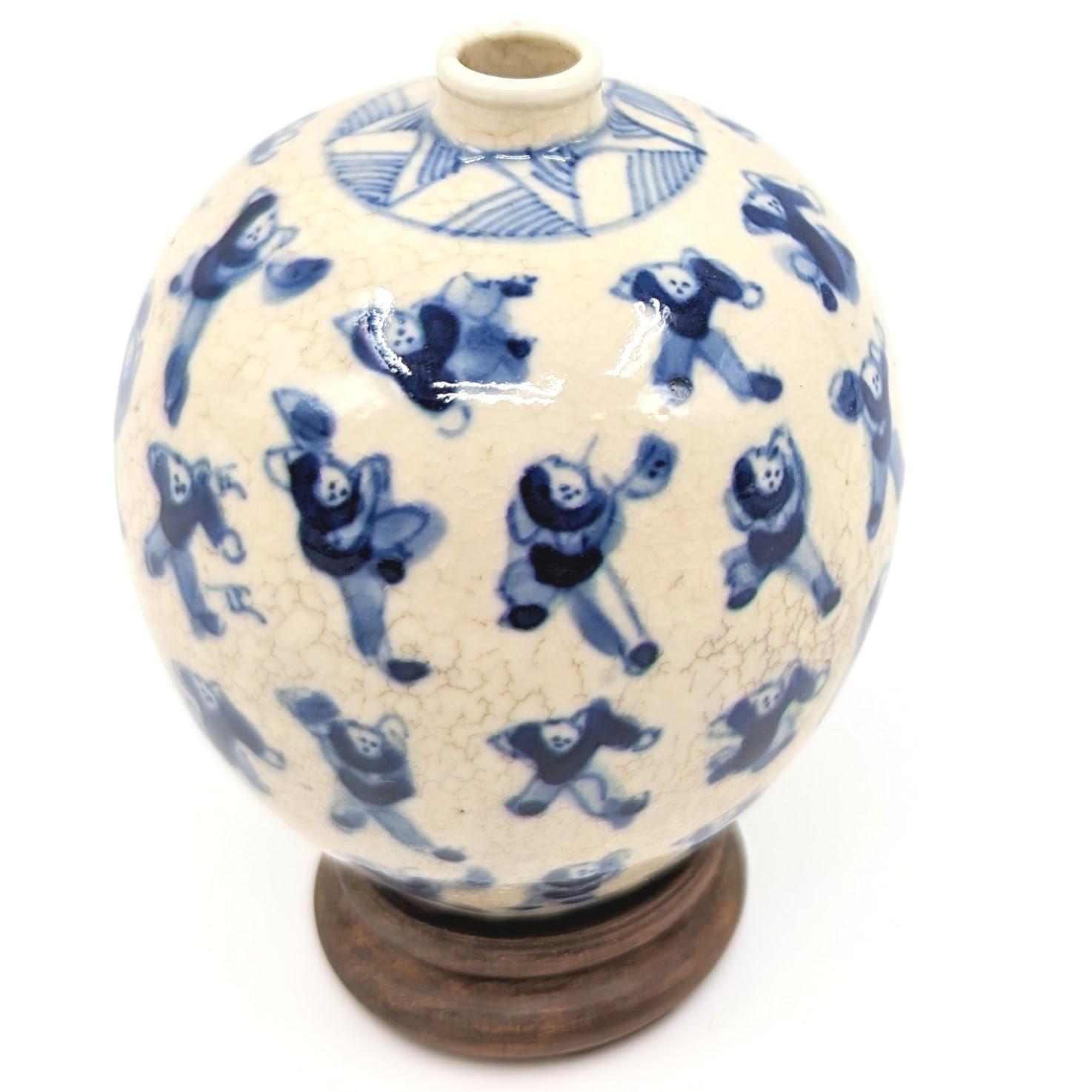 Antique Chinese Porcelain Blue & White Crackle Glaze 100 Boys Snuff Bottle Vase In Good Condition For Sale In Richmond, CA