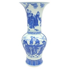 Vase Gu en porcelaine chinoise bleu et blanc, fin Qing R.O.C. 19/20c