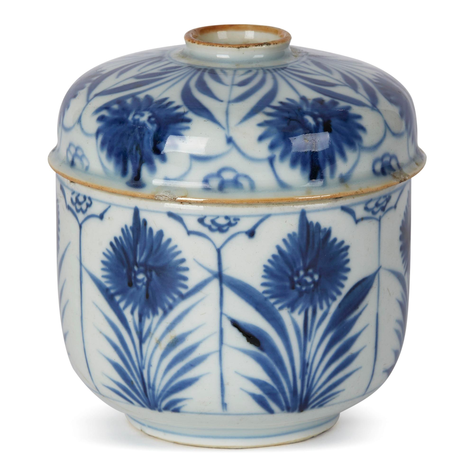 chinese pot with lid
