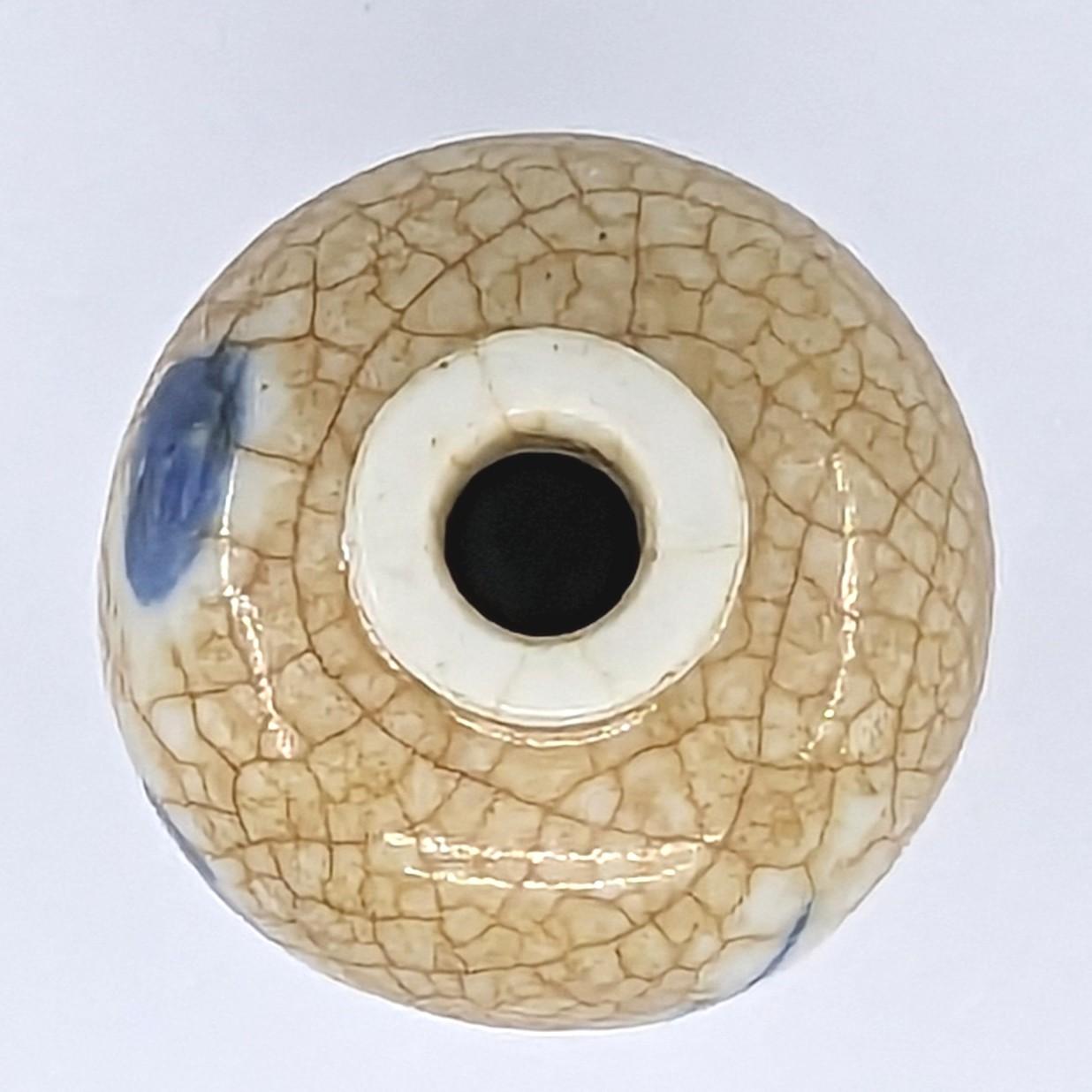 Antike chinesische Meiping-Schnupftabakflasche aus Porzellan mit blauer und weißer Craquelé-Glasur, 19c Qing im Angebot 1