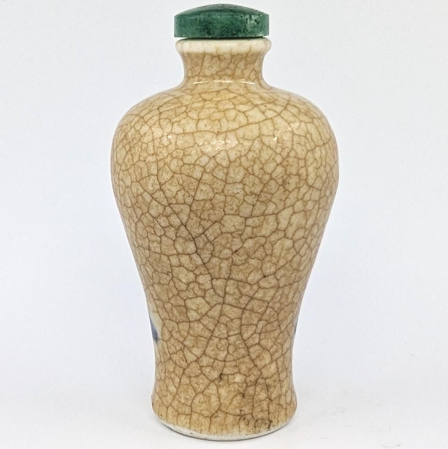 Antike chinesische Meiping-Schnupftabakflasche aus Porzellan mit blauer und weißer Craquelé-Glasur, 19c Qing im Angebot 2