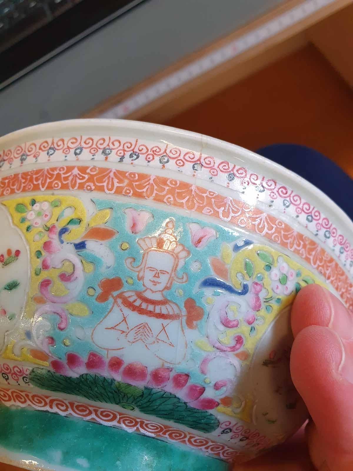 Bol en porcelaine chinoise antique du 18ème siècle, Secrétaire asiatique du marché thaïlandais/maïlandais de Bencharong en vente 7