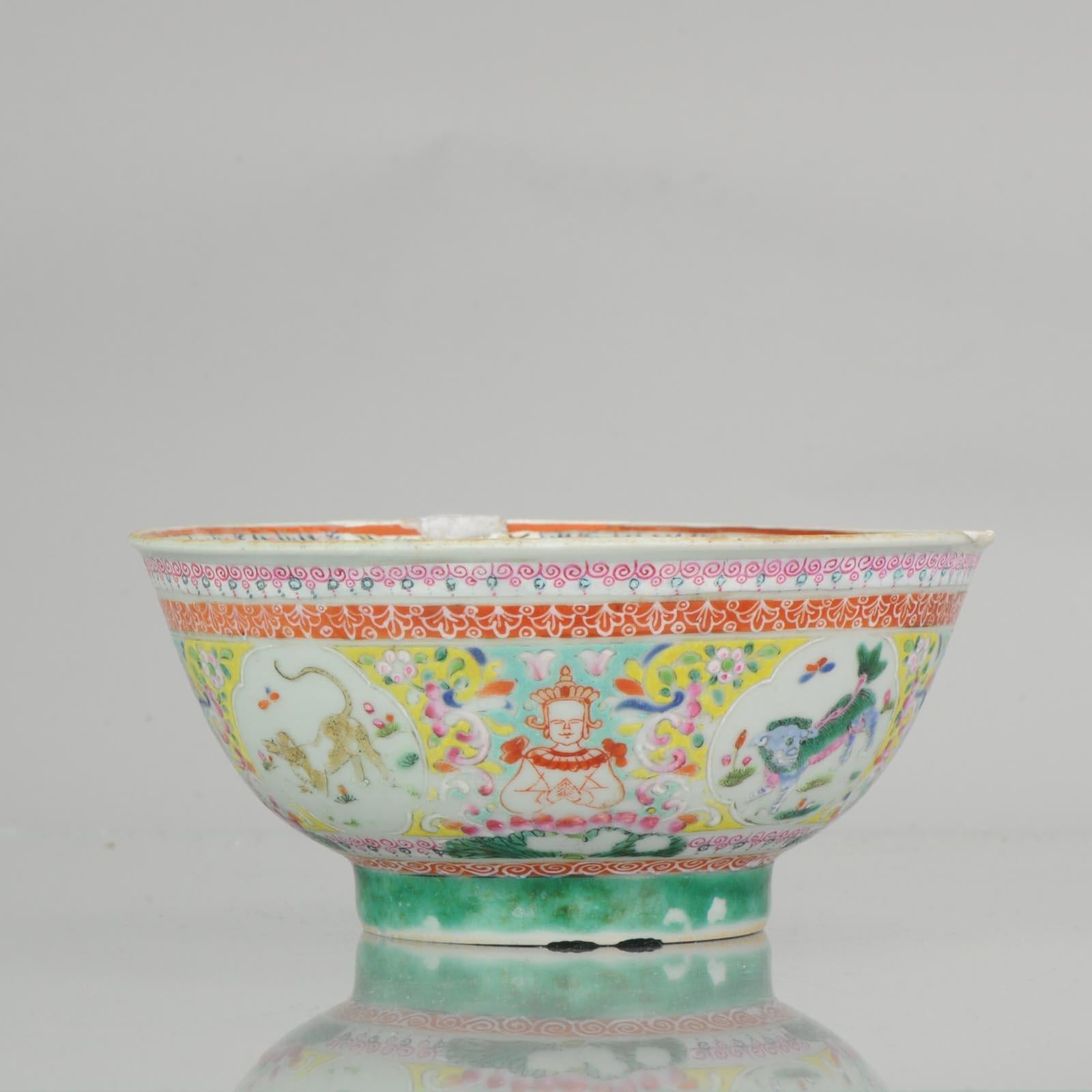 Chinois Bol en porcelaine chinoise antique du 18ème siècle, Secrétaire asiatique du marché thaïlandais/maïlandais de Bencharong en vente