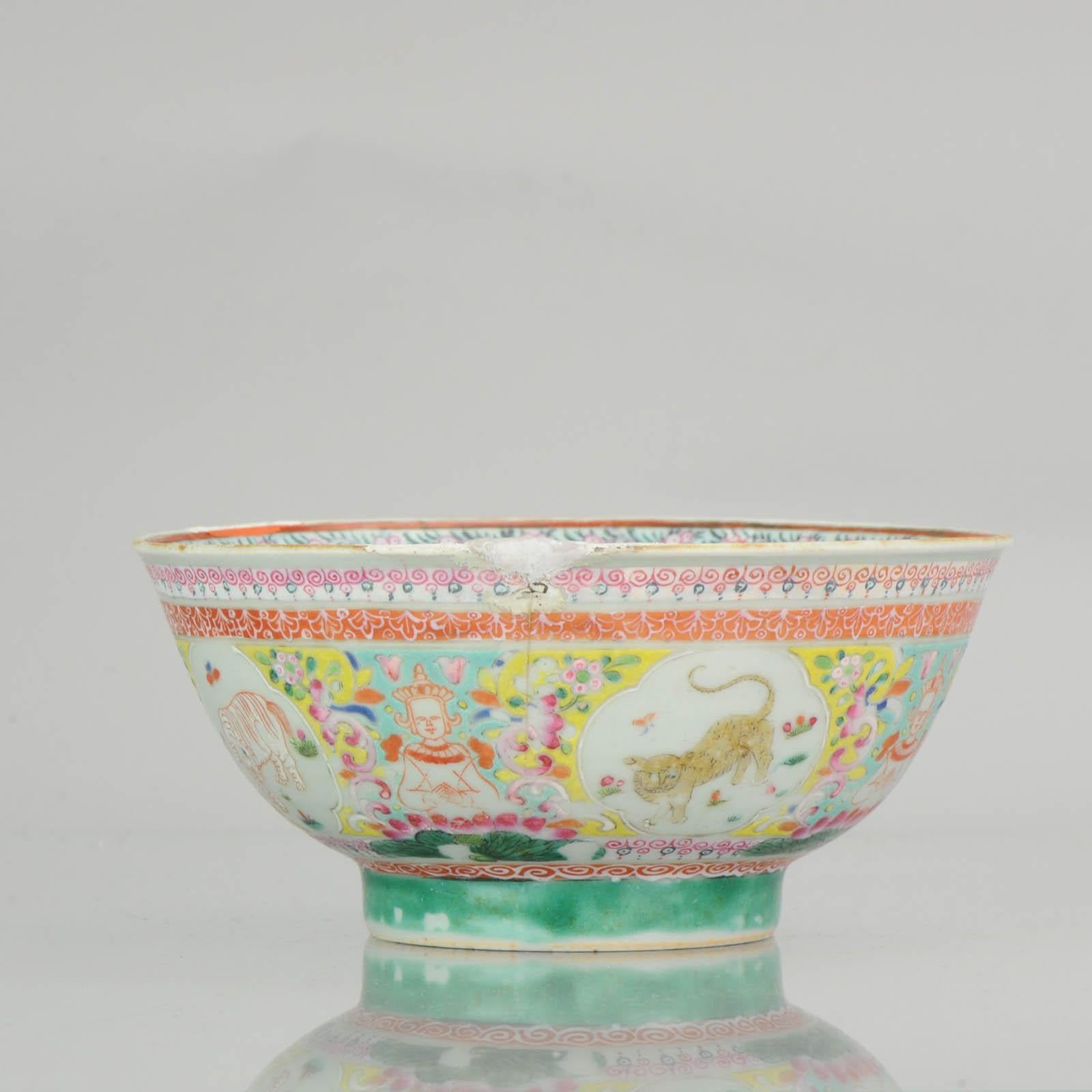 Porcelaine Bol en porcelaine chinoise antique du 18ème siècle, Secrétaire asiatique du marché thaïlandais/maïlandais de Bencharong en vente
