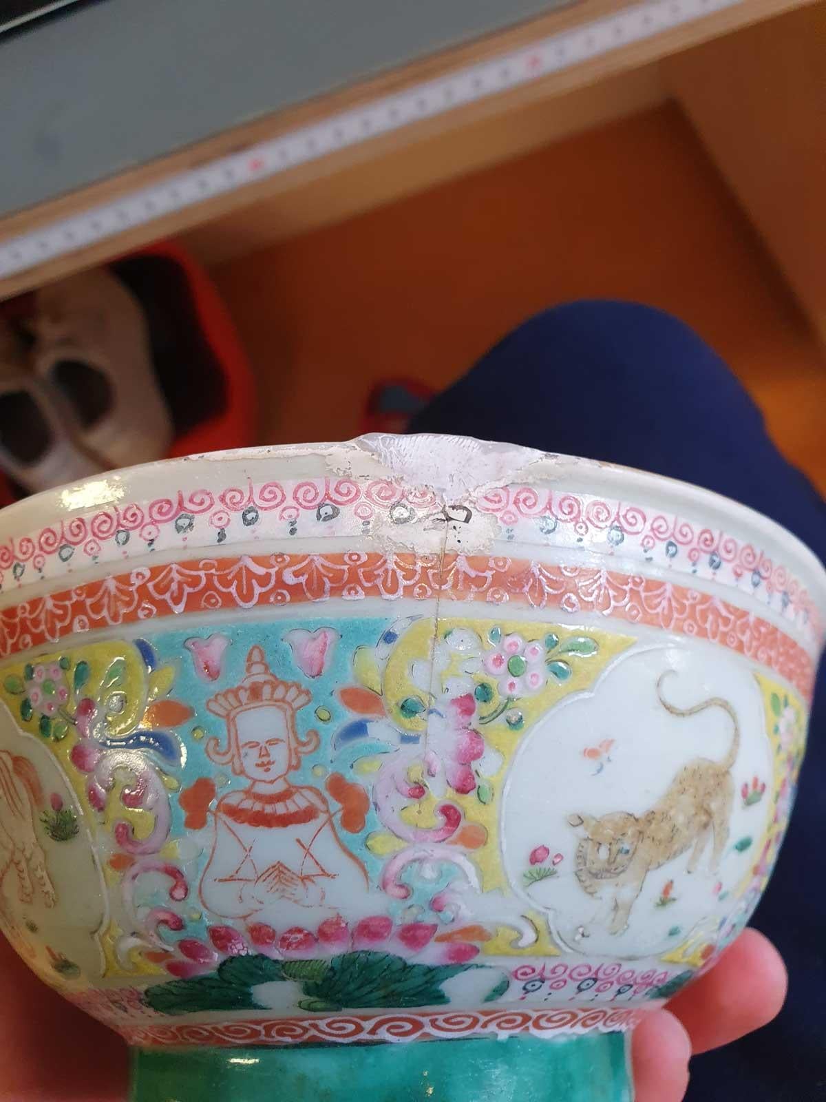 18th Century and Earlier Antique Chinese Porcelain Bowl SE Asian Thai/Malay Market Bencharong Straits For Sale