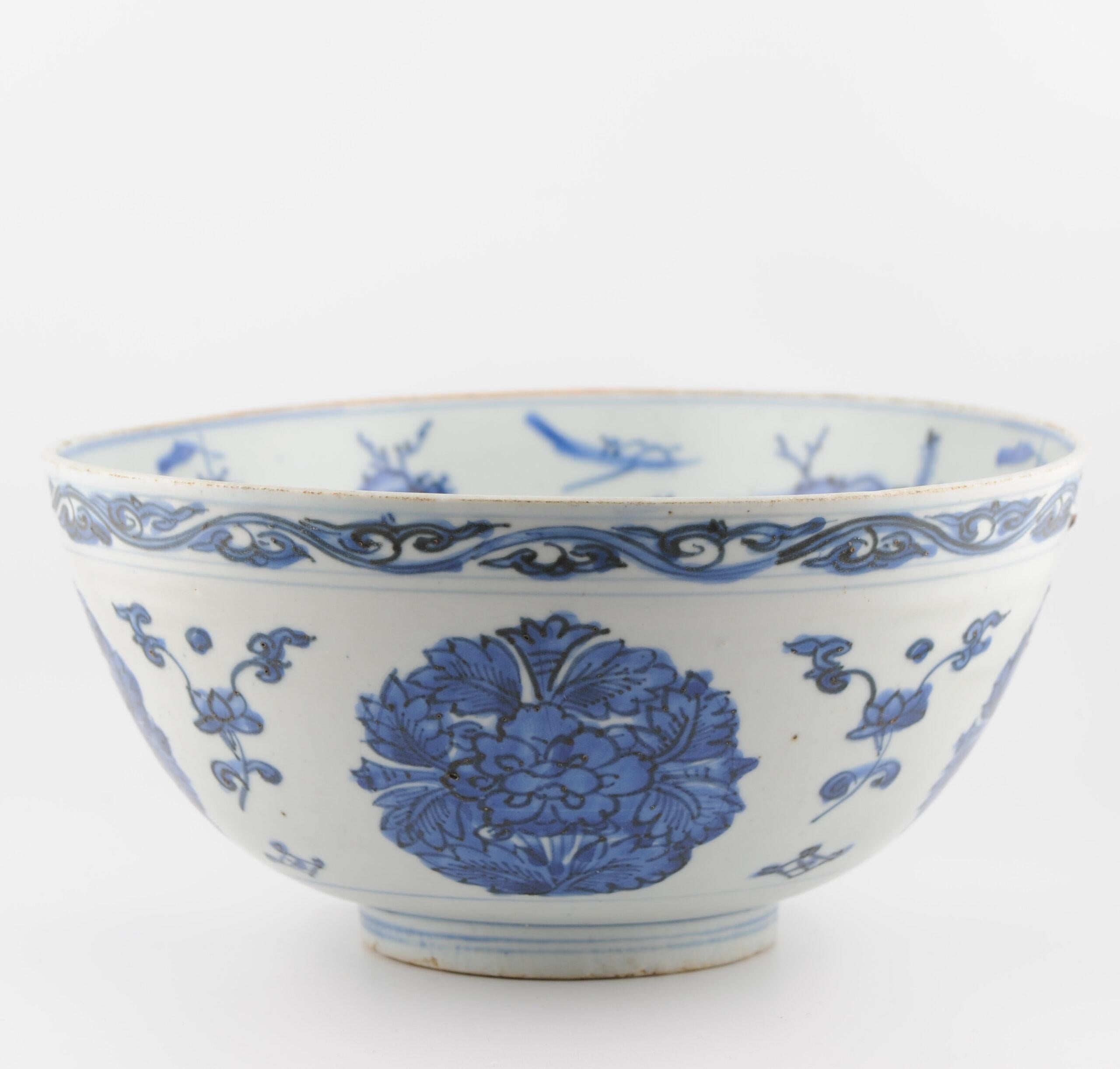 Antique Chinese Porcelain Bowl With Landscape, Jiajing – Wanli Period 1560-1600 In Good Condition For Sale In Amsterdam, Noord Holland