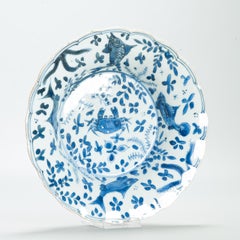 Antique Chinese Porcelain Ca 1700 Kangxi period Period Crab and Fish Dish