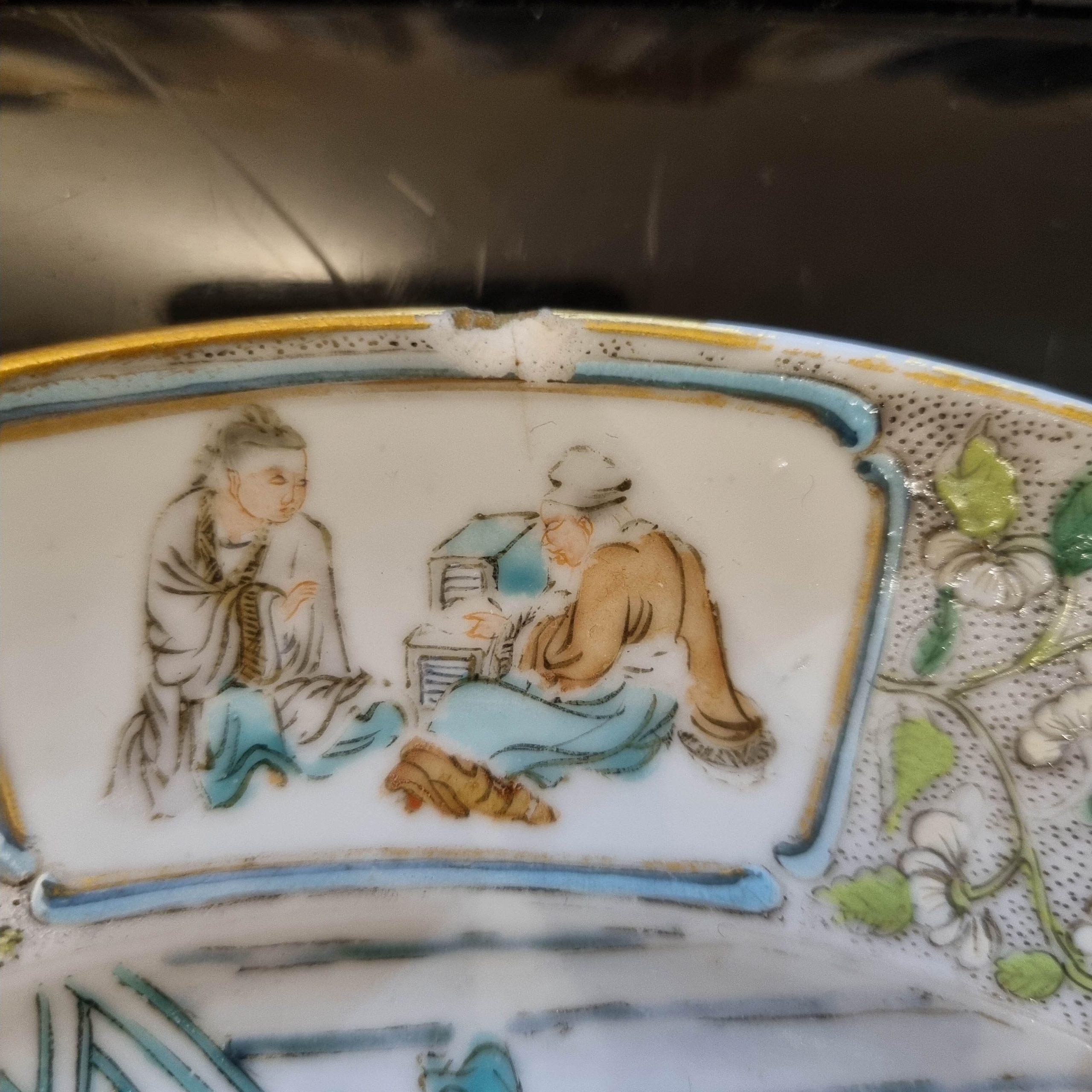 Nice and Beautifully painted Cantonese dish with lots of highly detailed figures, flowers and animals. Early Canton ware Daoguang period.

Additional information:
Material: Porcelain & Pottery
Region of Origin: China
Emperor: Unknown
Period: 19th