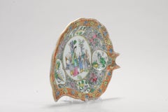 Antiguo Plato de Porcelana China Cantonesa Figuras de Peces, Siglo XIX