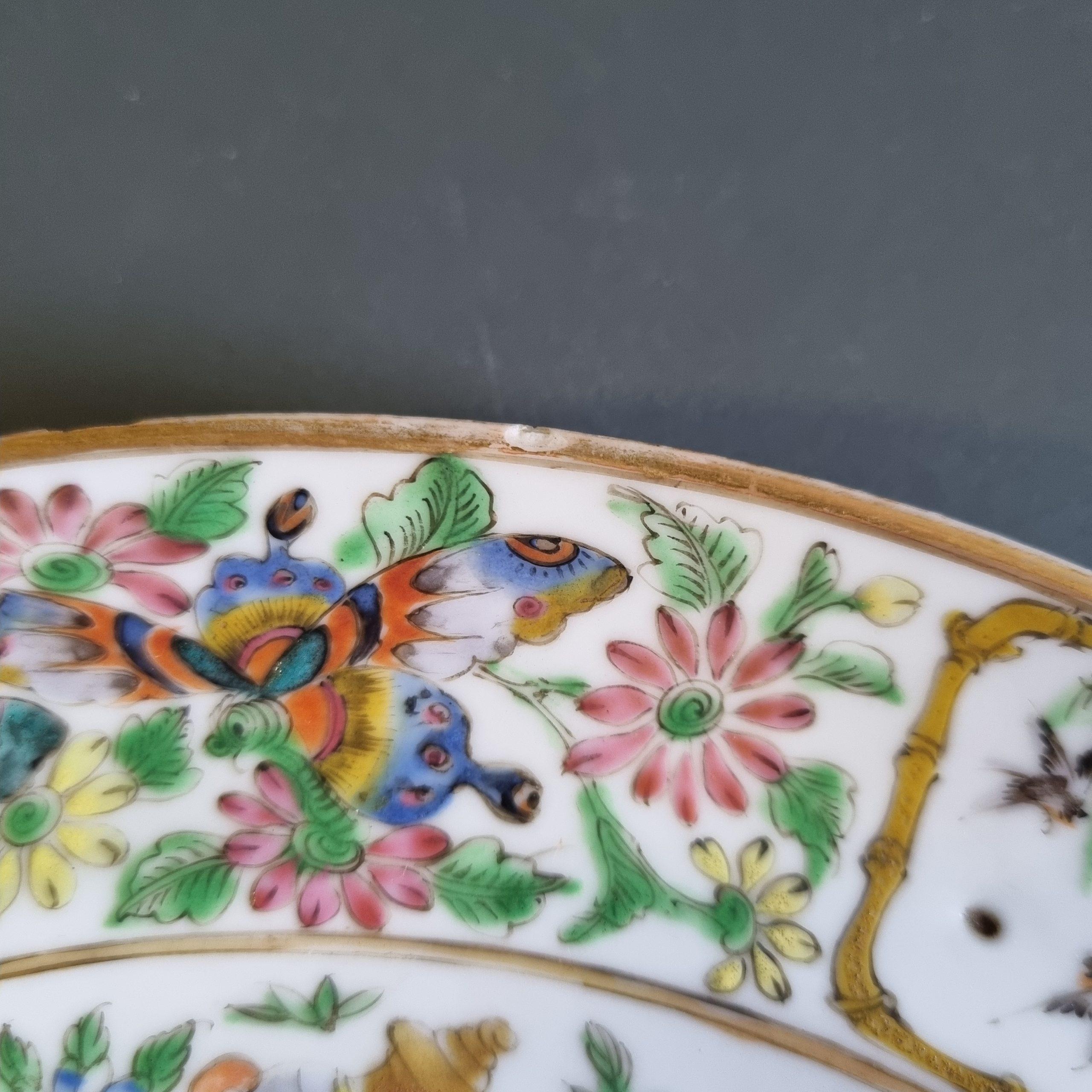Antique Chinese Porcelain Cantonese Shallow Dish Discovery of India In Excellent Condition In Amsterdam, Noord Holland