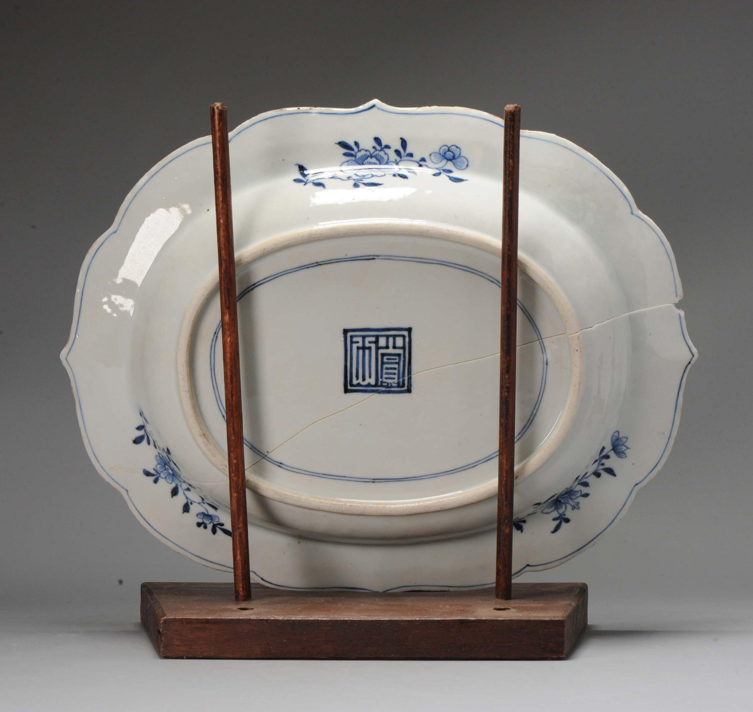 Nous partageons avec vous ce très inhabituel plat en porcelaine chinoise de grande taille. Marque rare
Période Qianlong, vers 1735-1740

Informations complémentaires :
MATERIAL : Porcelaine et poterie
Région d'origine : Chine
Période : XVIIIe