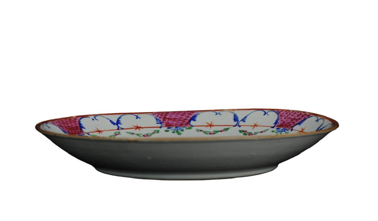 Precioso Cargador de Porcelana China. Inusual decoración tosca de Lowestoft. Típica cerámica de finales del periodo Qianlong o Jiaqing.

Más información:
Material: Porcelana y cerámica
Tipo: Placas
Color: Azul y blanco
Fabricante: Jiaqing