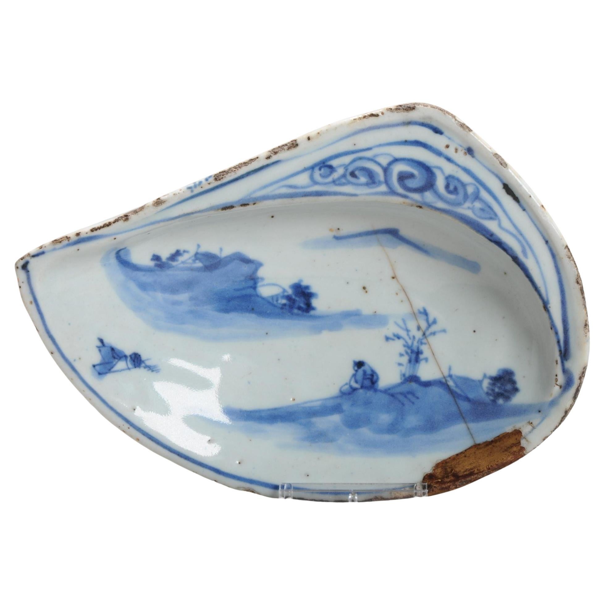 Antique Chinese Porcelain Dish ca 1600-1640 Shell Shape Calligraphy Kosometsuke For Sale