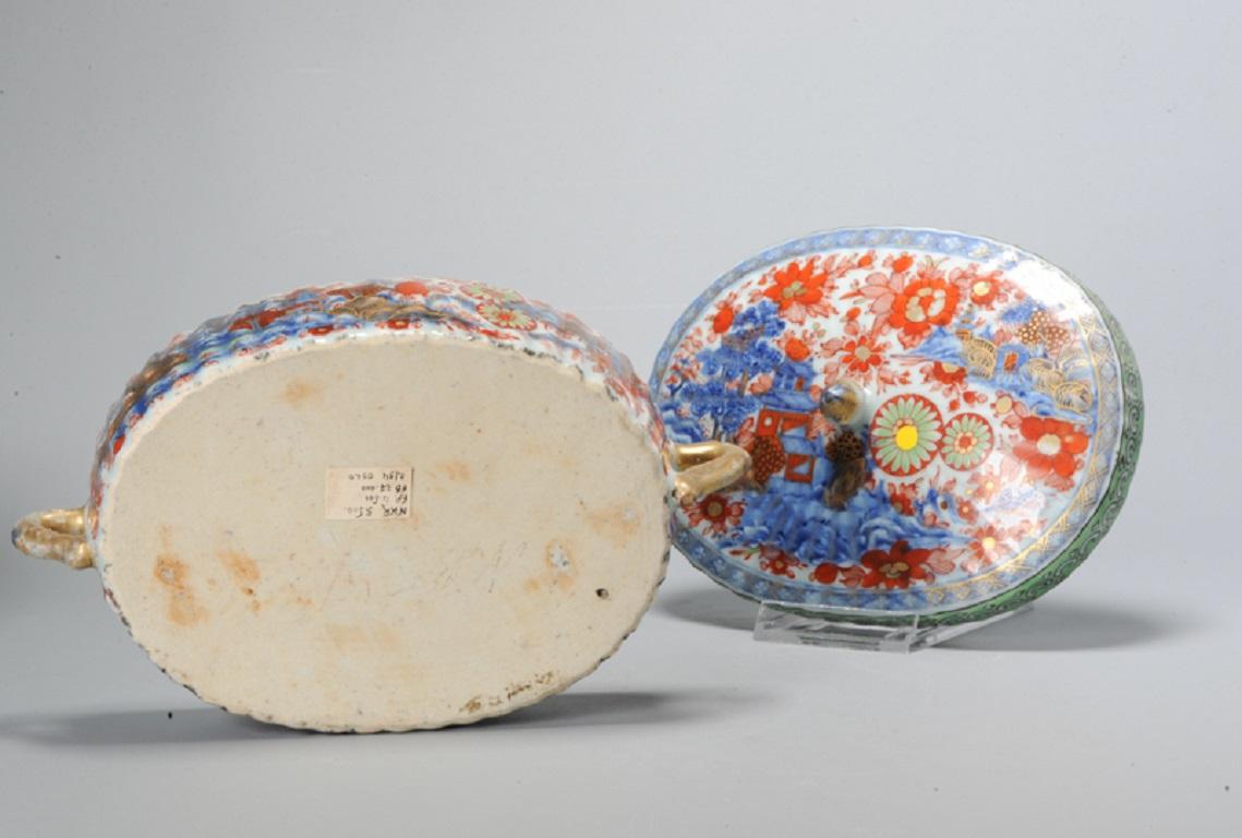 Chinois Soupière décorée européenne en porcelaine chinoise ancienne - Paysage polychrome en vente