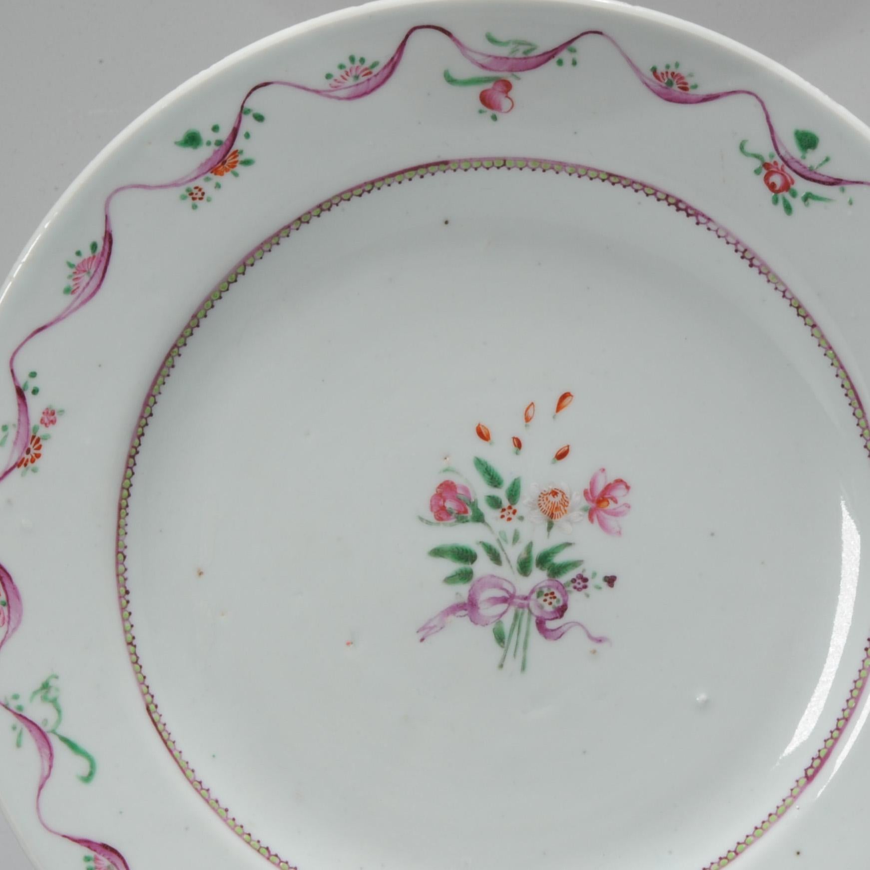 Antique Chinese Porcelain Famille Rose Dish with Flowers, 18th Century In Good Condition For Sale In Amsterdam, Noord Holland