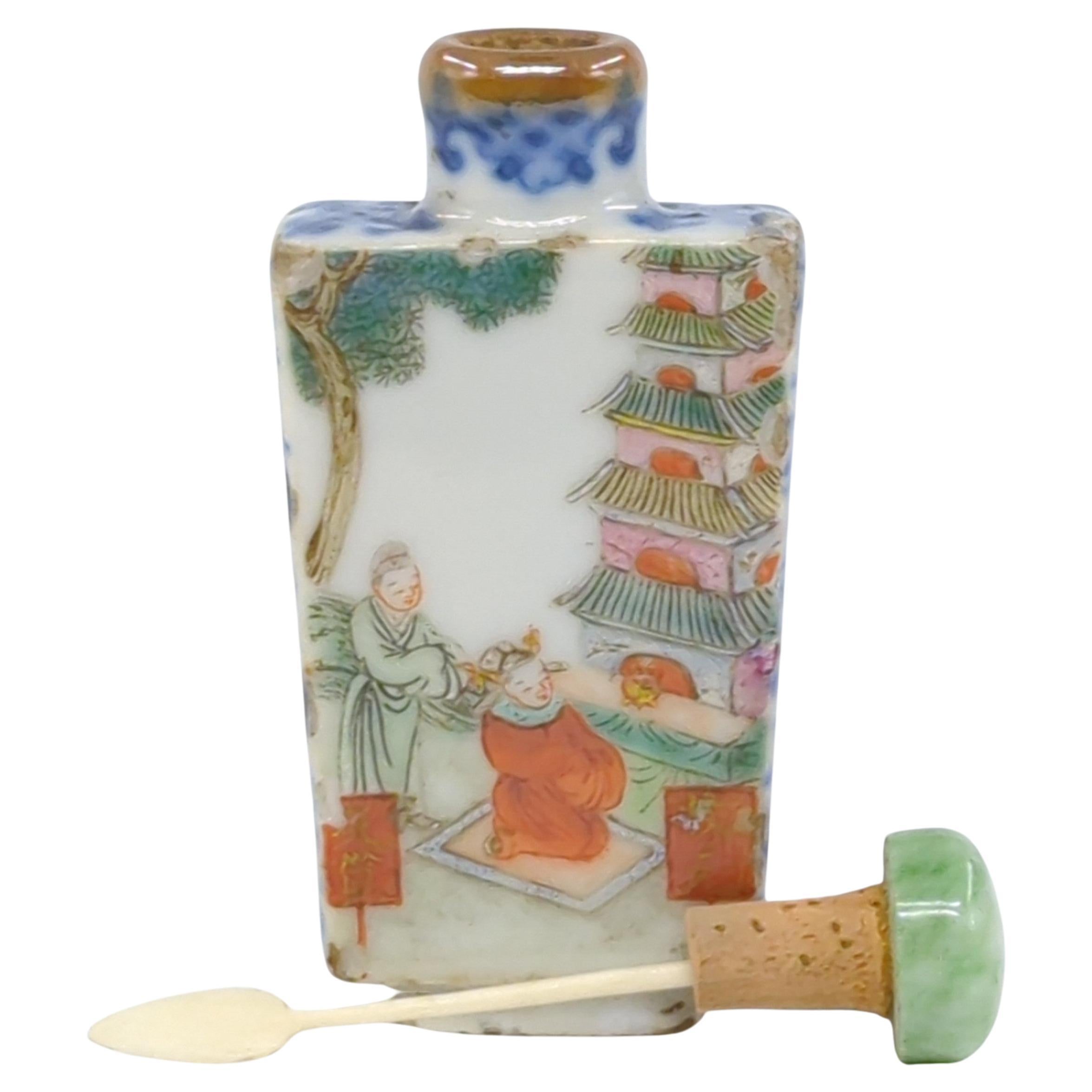 Antike chinesische Famille-Rose-Schnupftabakflasche aus Porzellan, Pagode Qing Jiaqing Mark 19c im Zustand „Gut“ im Angebot in Richmond, CA