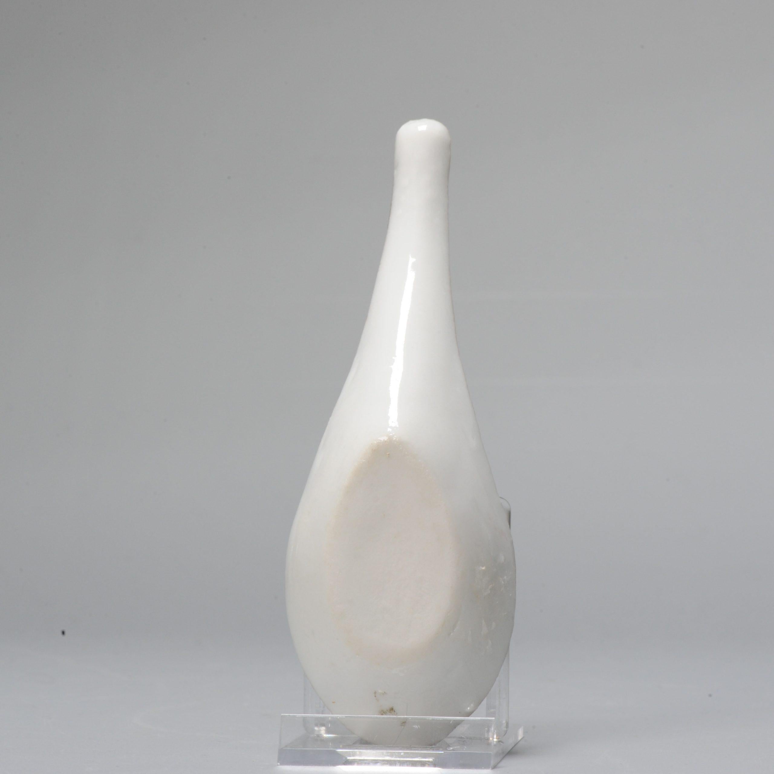 A lovely 19th century Spoon famille rose.

Additional information:
Material: Porcelain & Pottery
Decoration Type / Colour: Famille Rose
Region of Origin: China
Period: 19th century
China Dynasty Period: Qing (1661 - 1912)
Condition: 1