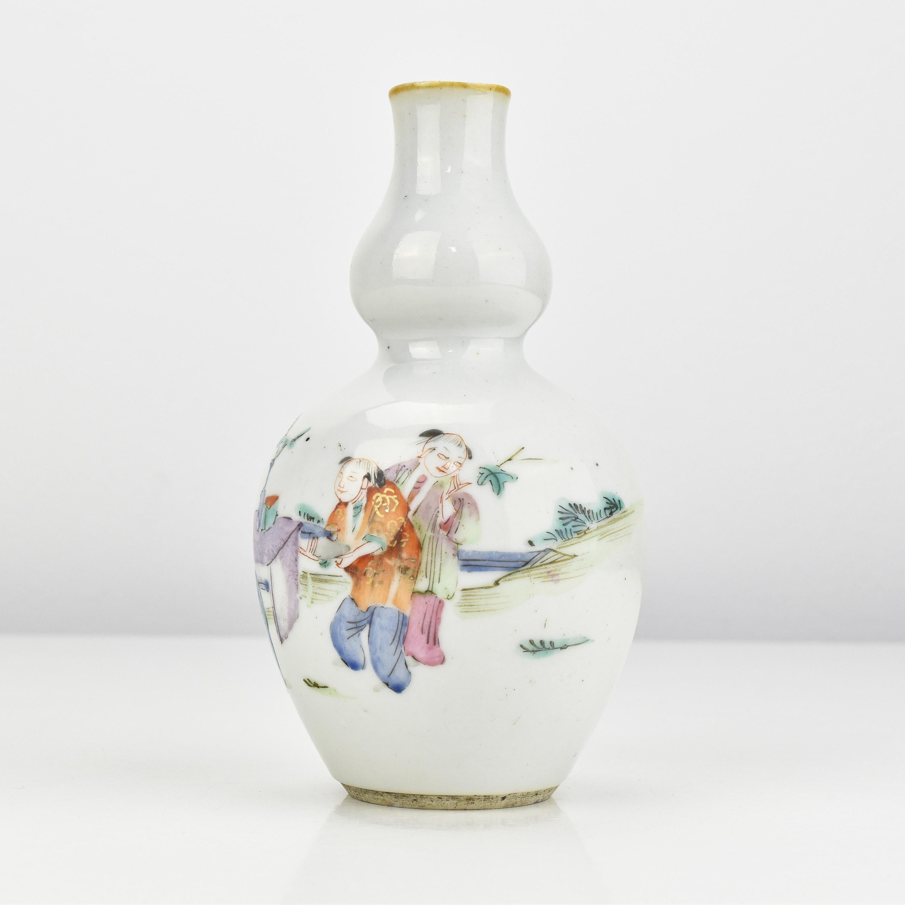 Enameled Antique Chinese Porcelain Famille Rose Vase Qing Dynasty 19th Century For Sale