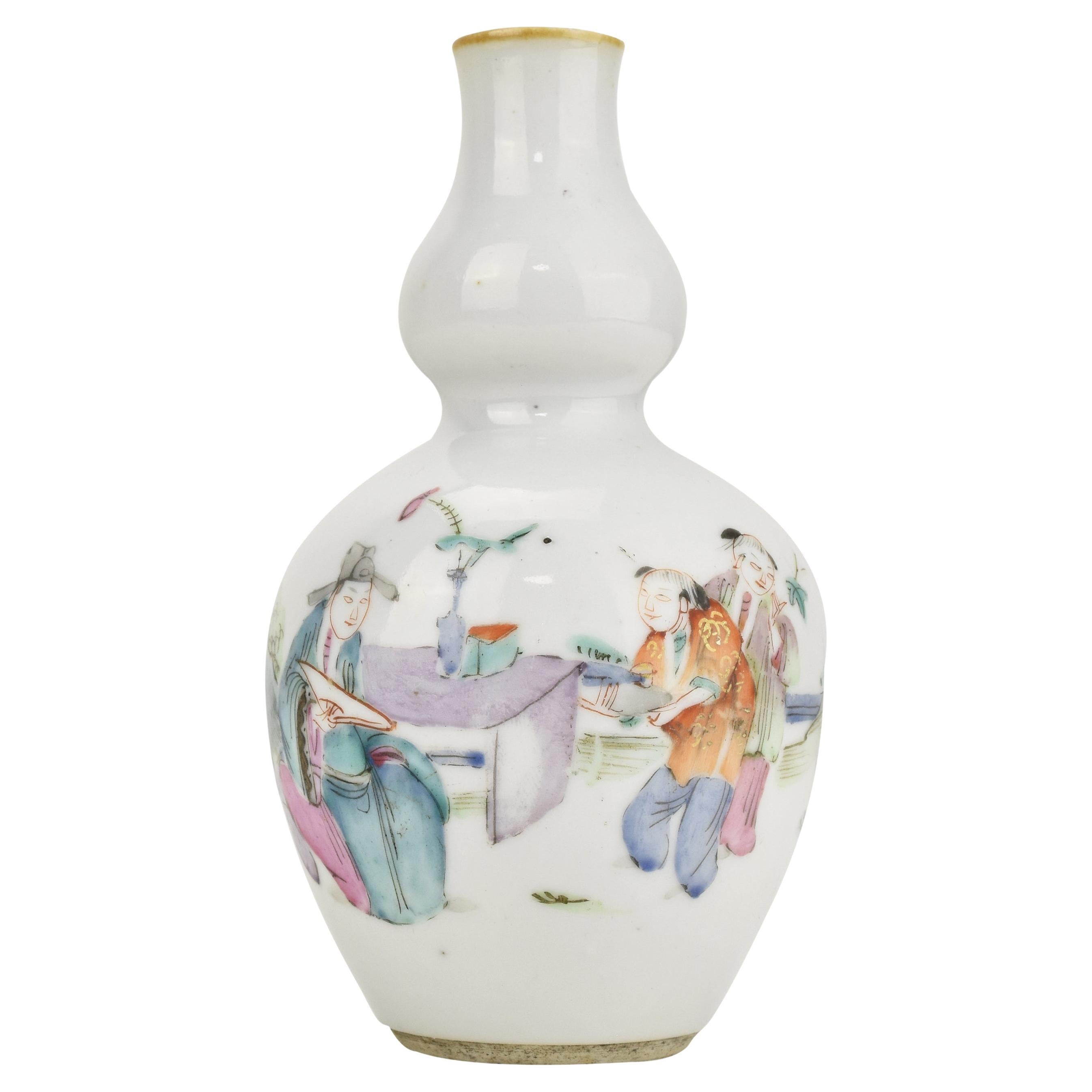 Antique Chinese Porcelain Famille Rose Vase Qing Dynasty 19th Century For Sale
