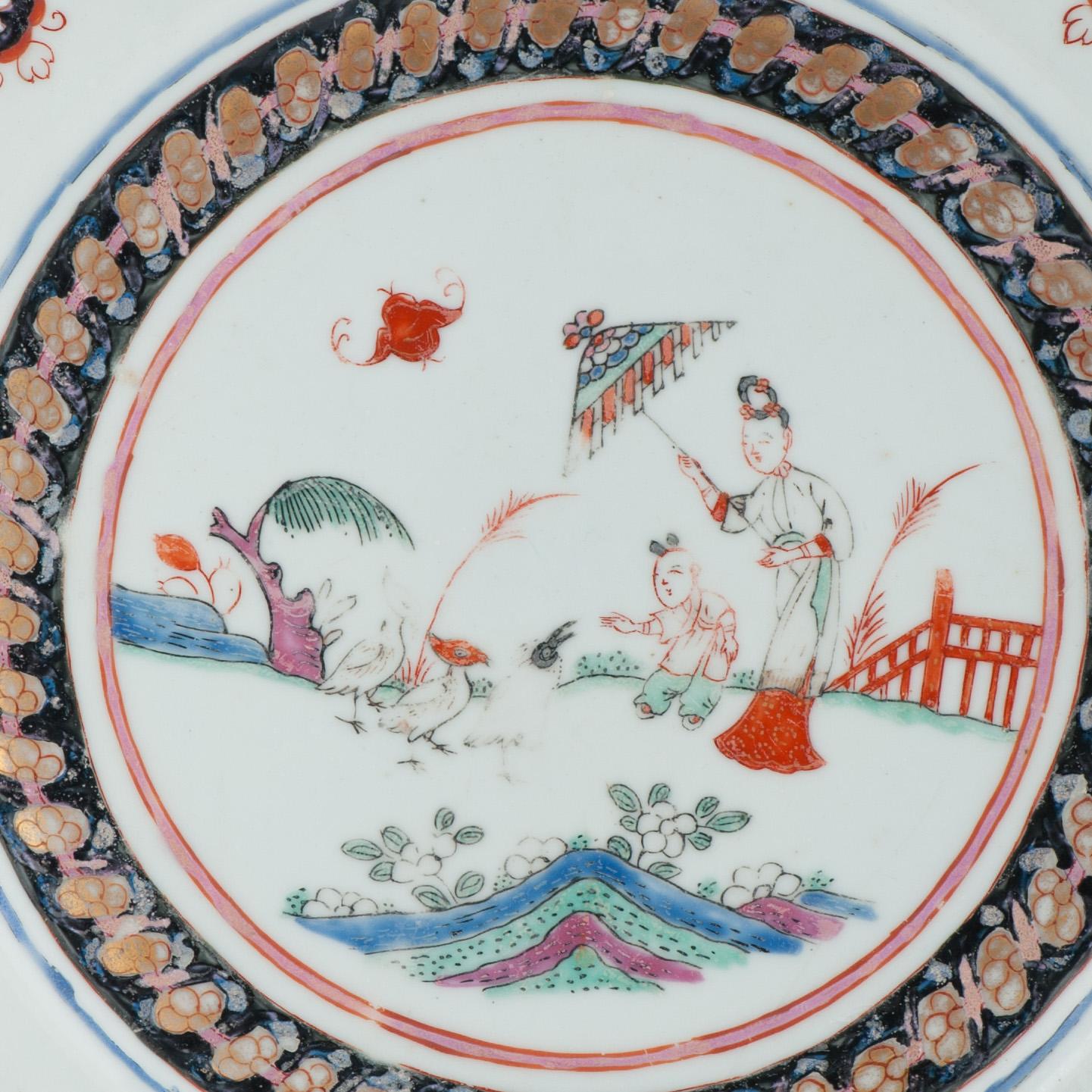 Antique Chinese Porcelain Famille Rose Yongzheng/Qianlong Dame au Parasol For Sale 6