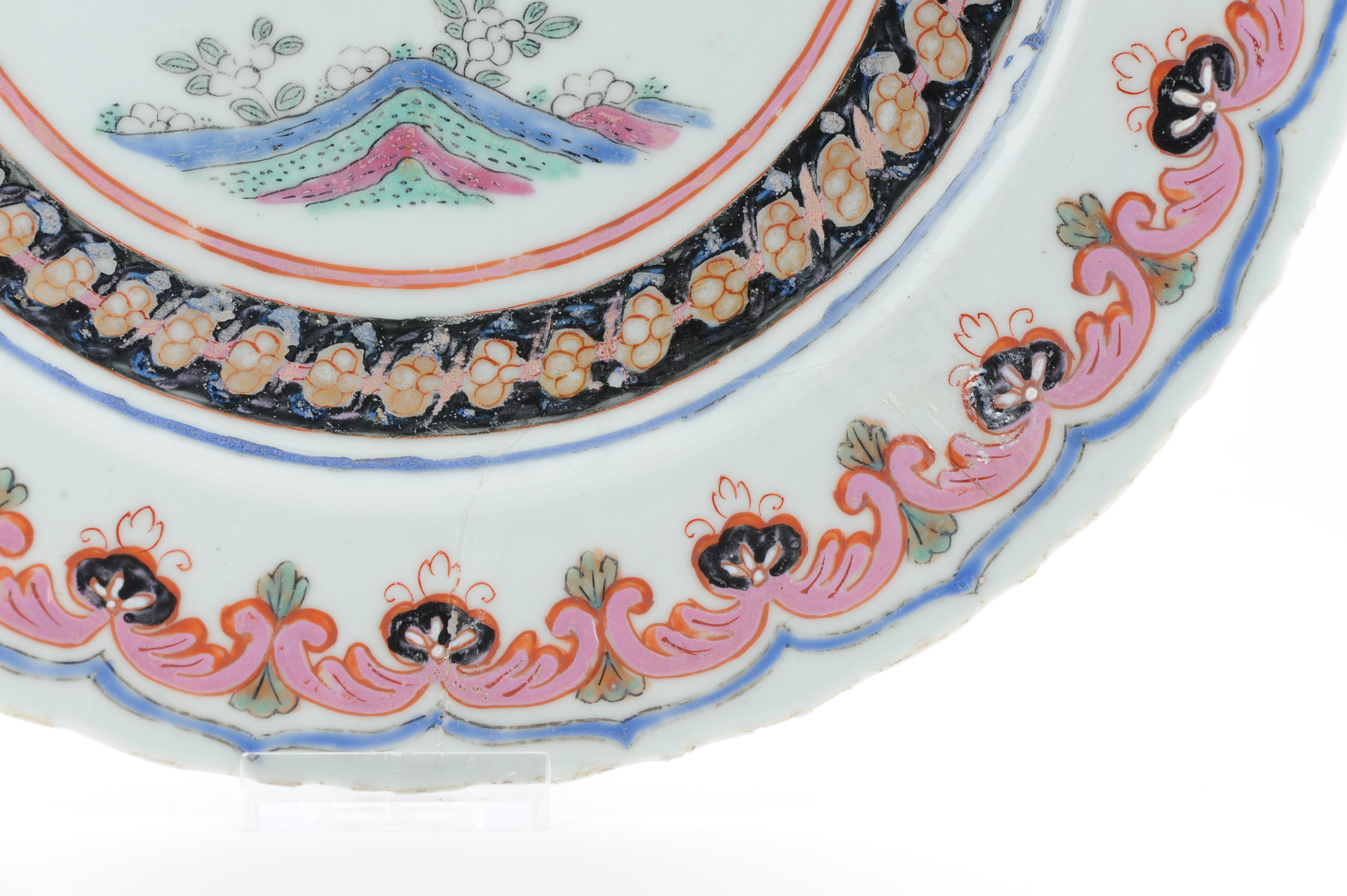 Antique Chinese Porcelain Famille Rose Yongzheng/Qianlong Dame au Parasol For Sale 9