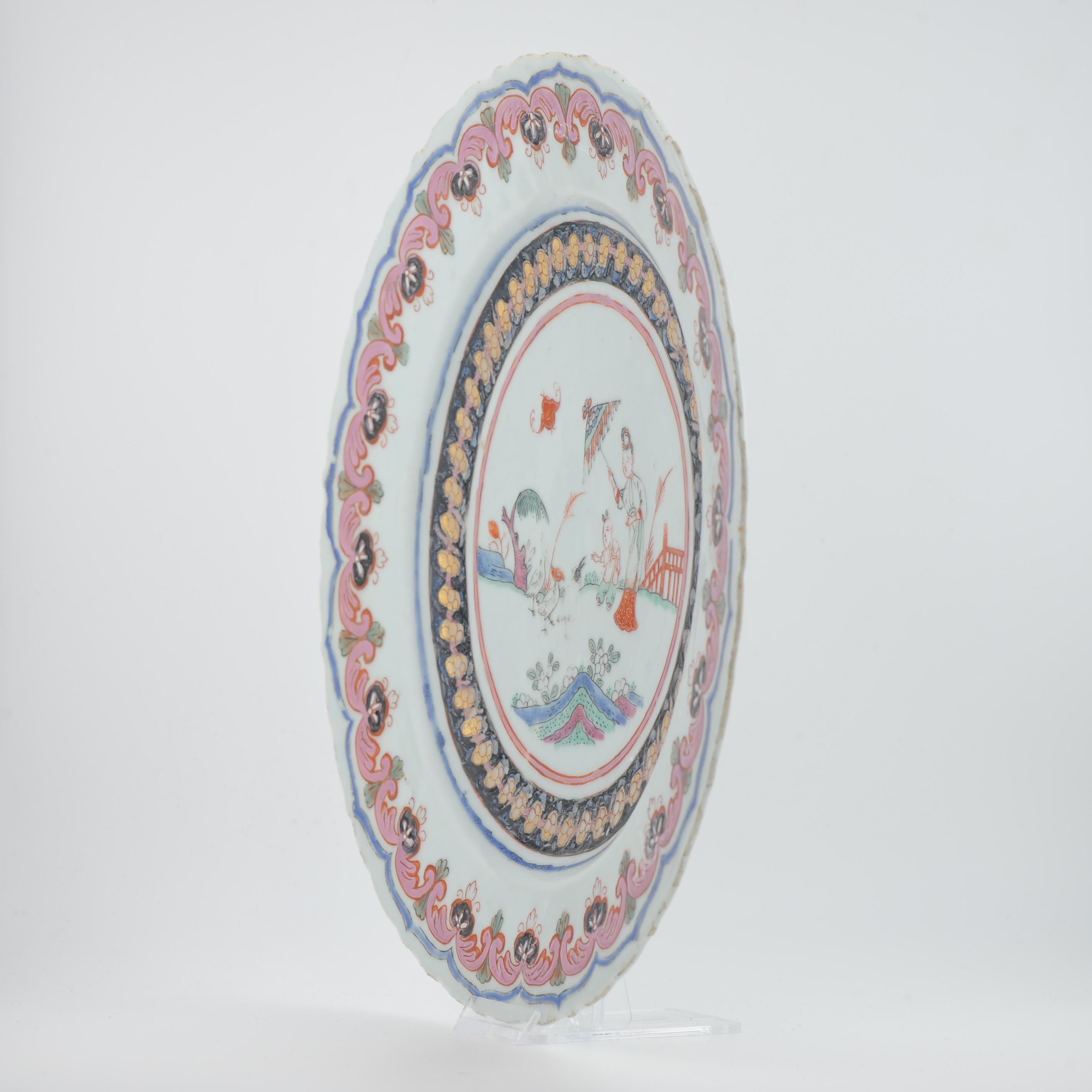 Antique Chinese Porcelain Famille Rose Yongzheng/Qianlong Dame au Parasol In Good Condition For Sale In Amsterdam, Noord Holland