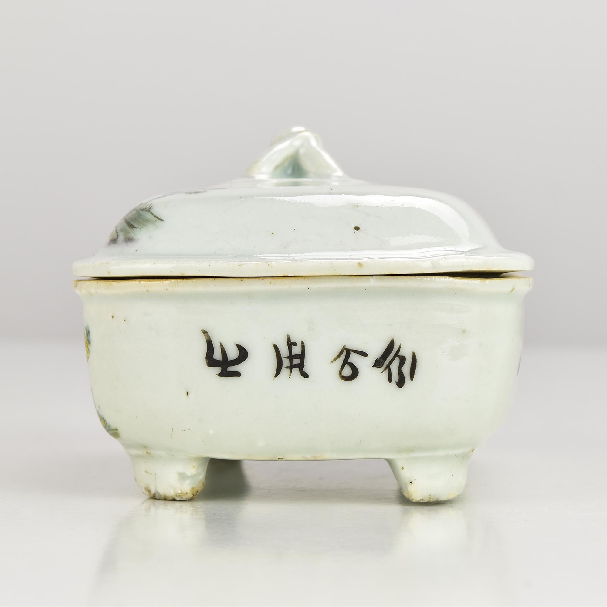 Antigua jabonera de porcelana china Famille Verte Dinastía Qing Siglo XIX Exportación china en venta