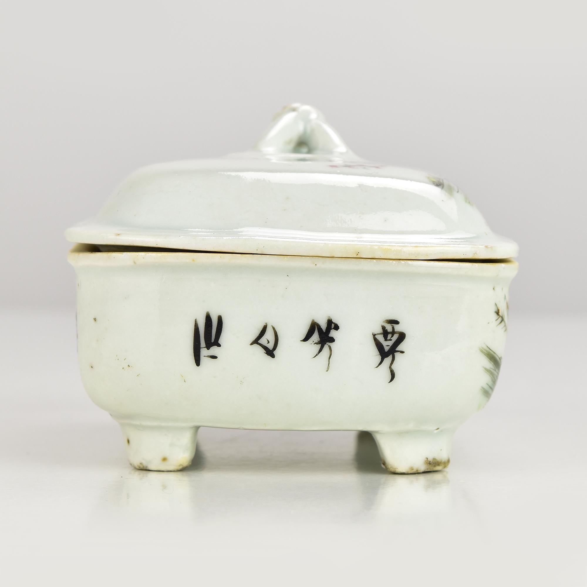 Antigua jabonera de porcelana china Famille Verte Dinastía Qing Siglo XIX Esmaltado en venta
