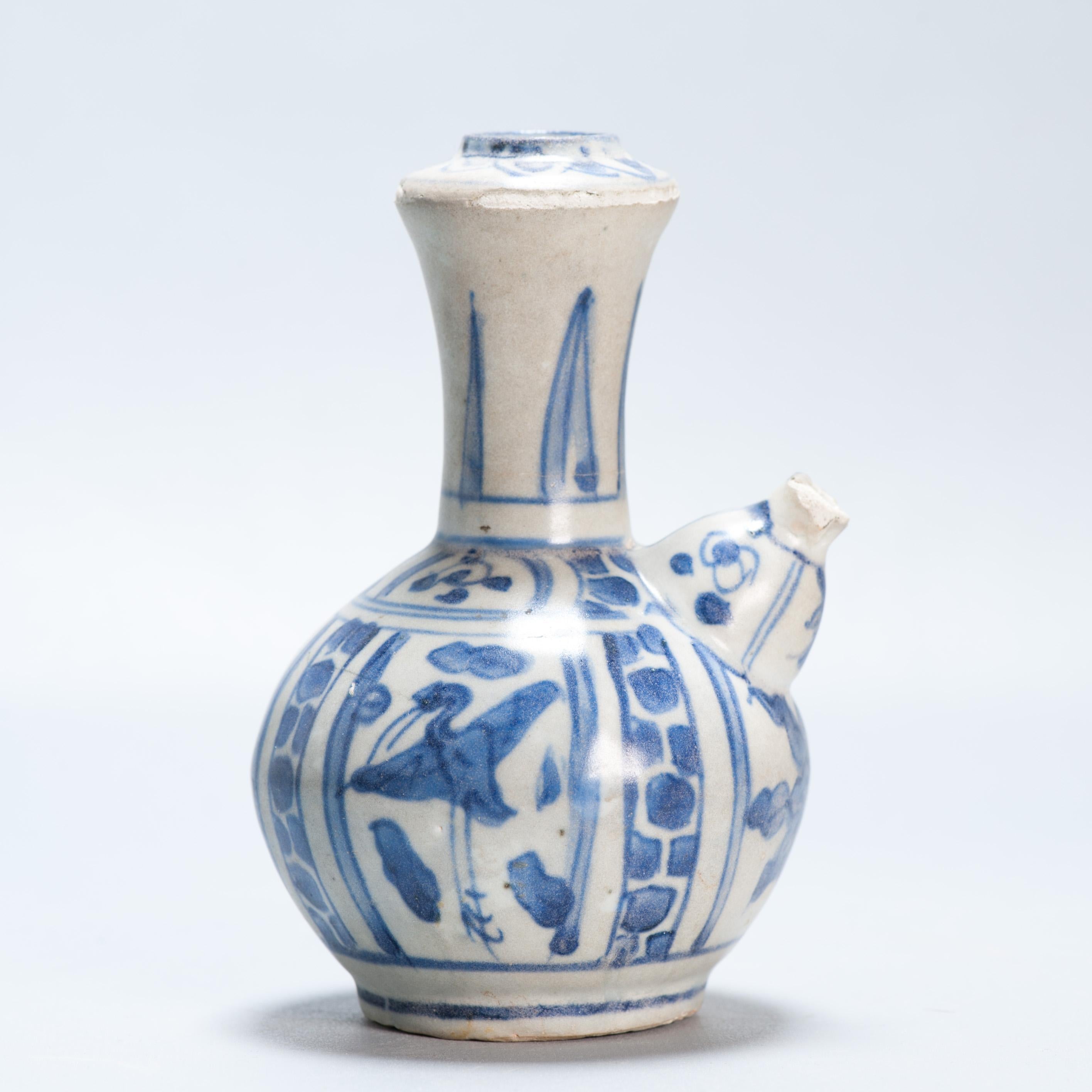 Sharing with you this very nicely decorated kraak Ghendi with the well known scene of flying cranes. The piece was part of the Hatcher Collection. Auctioned by Christies Amsterdam in 1984. It is in very good condition.

The Hatcher