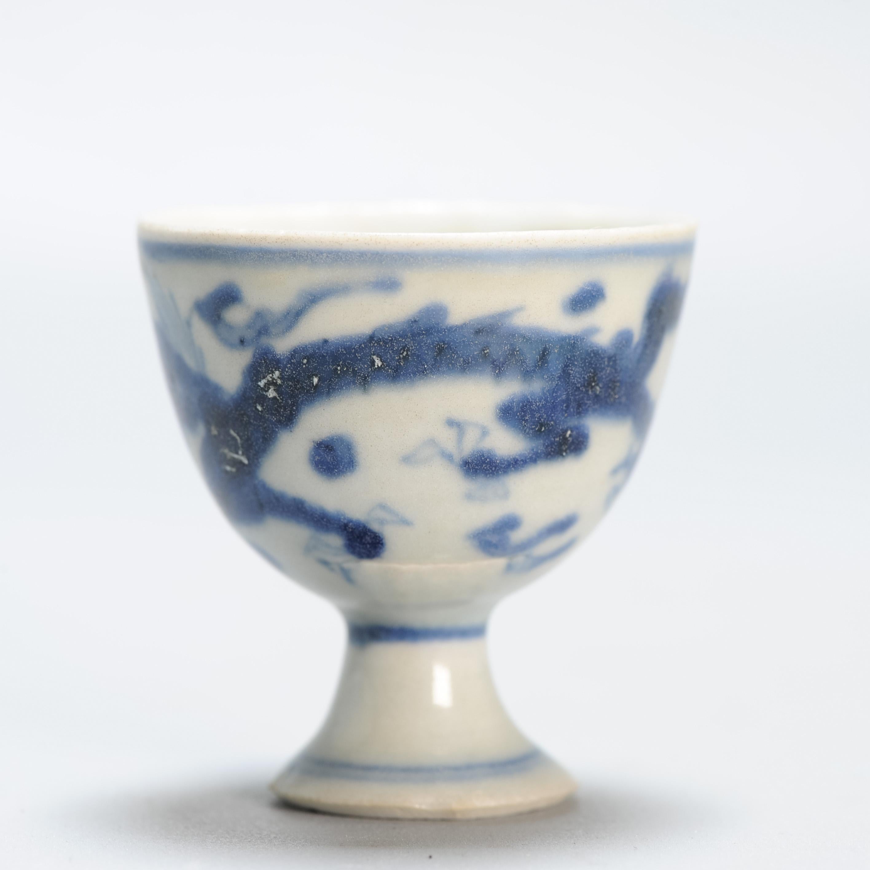 Antique Chinese Porcelain Hatcher Cargo Water Dragon Stem cup porcelain In Good Condition In Amsterdam, Noord Holland