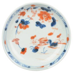 Antico piatto in porcellana cinese Imari Porcelain del periodo Kangxi con anatra in stagno, 18° sec.