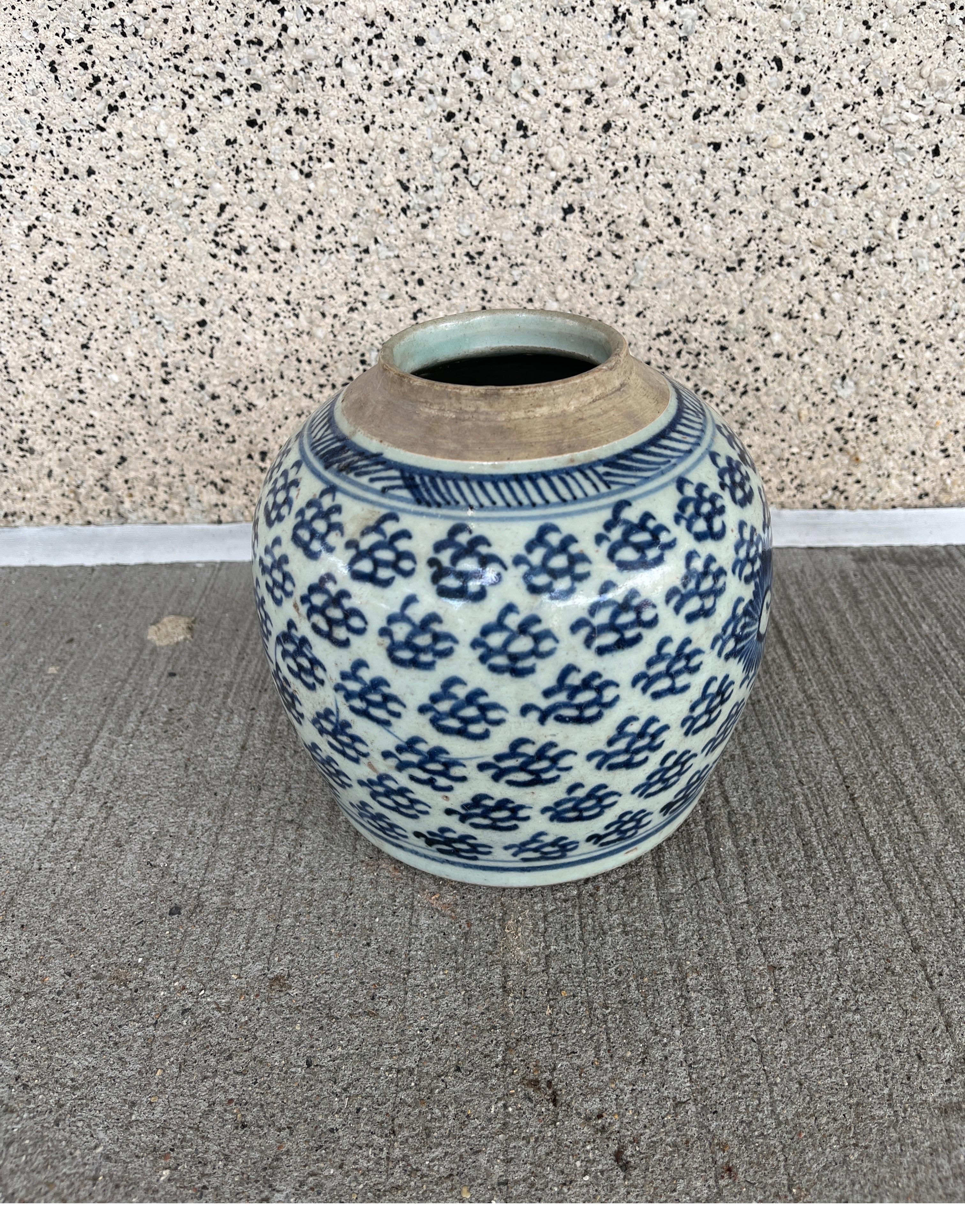 Pot en porcelaine chinoise ancienne en vente 1