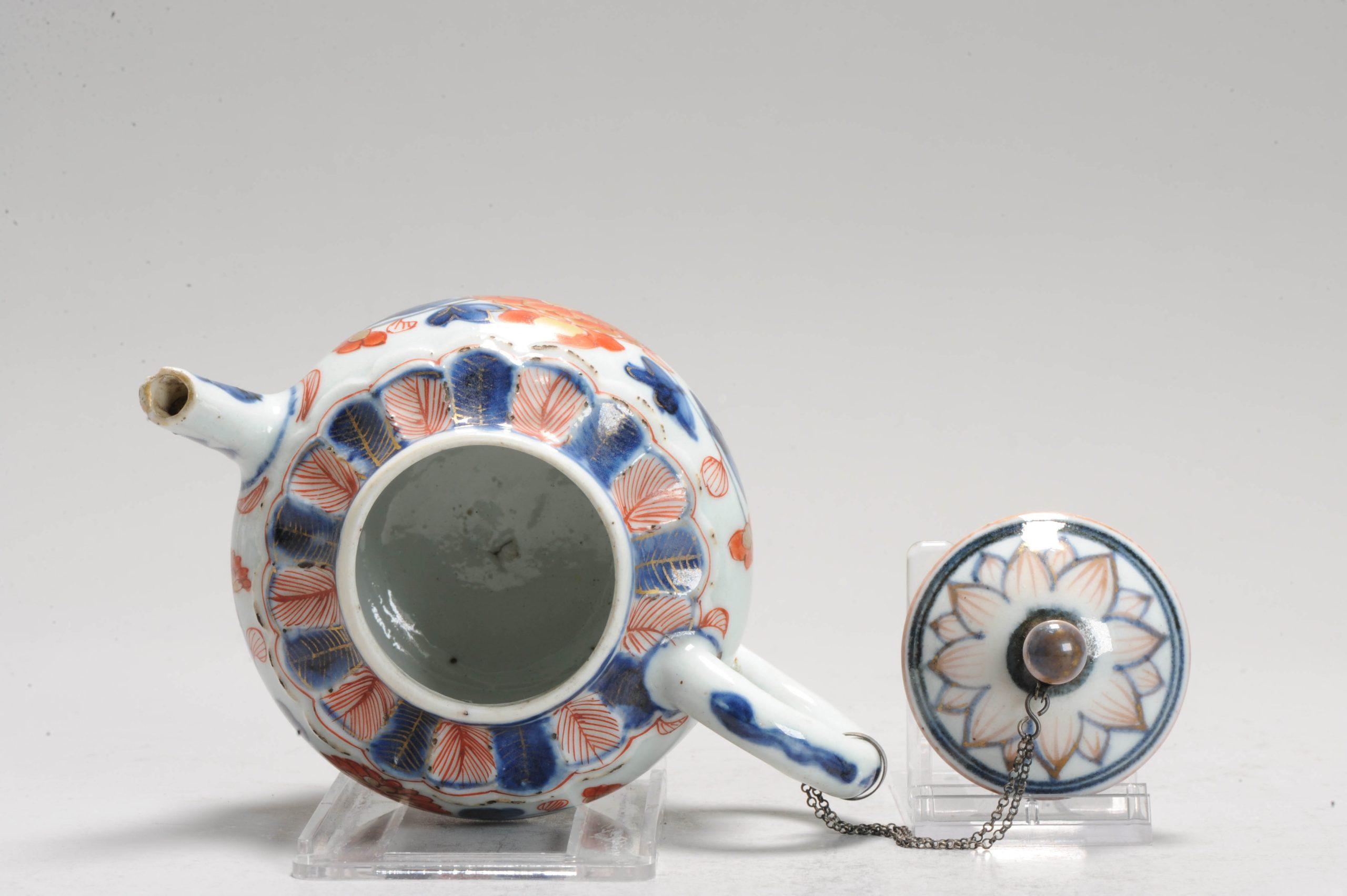 Antique Chinese Porcelain Kangxi Imari Decorated Teapot, ca 1700 In Good Condition In Amsterdam, Noord Holland