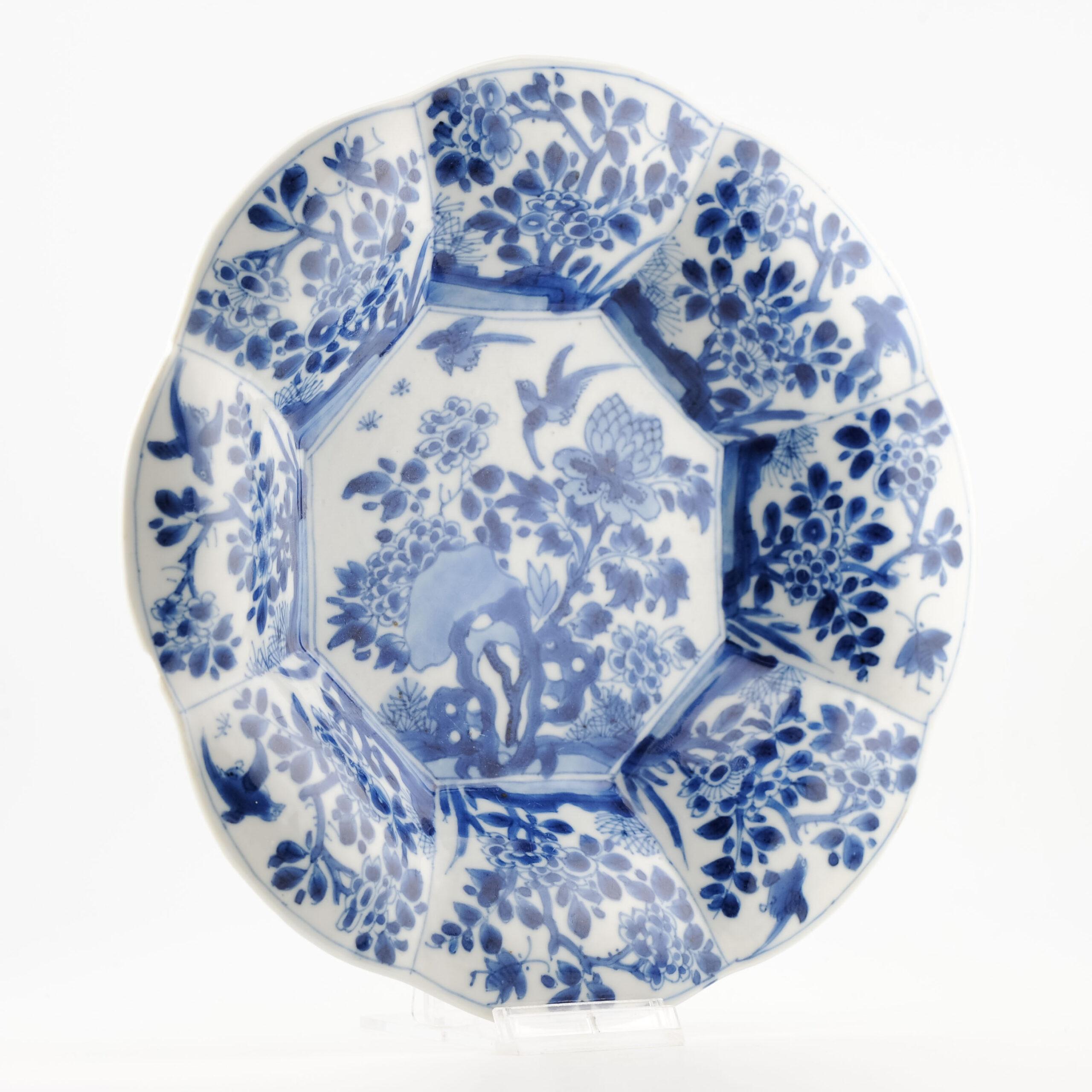 Ancienne assiette en porcelaine chinoise de la période Kangxi, fleurs d'oiseaux, non marquée en vente 6