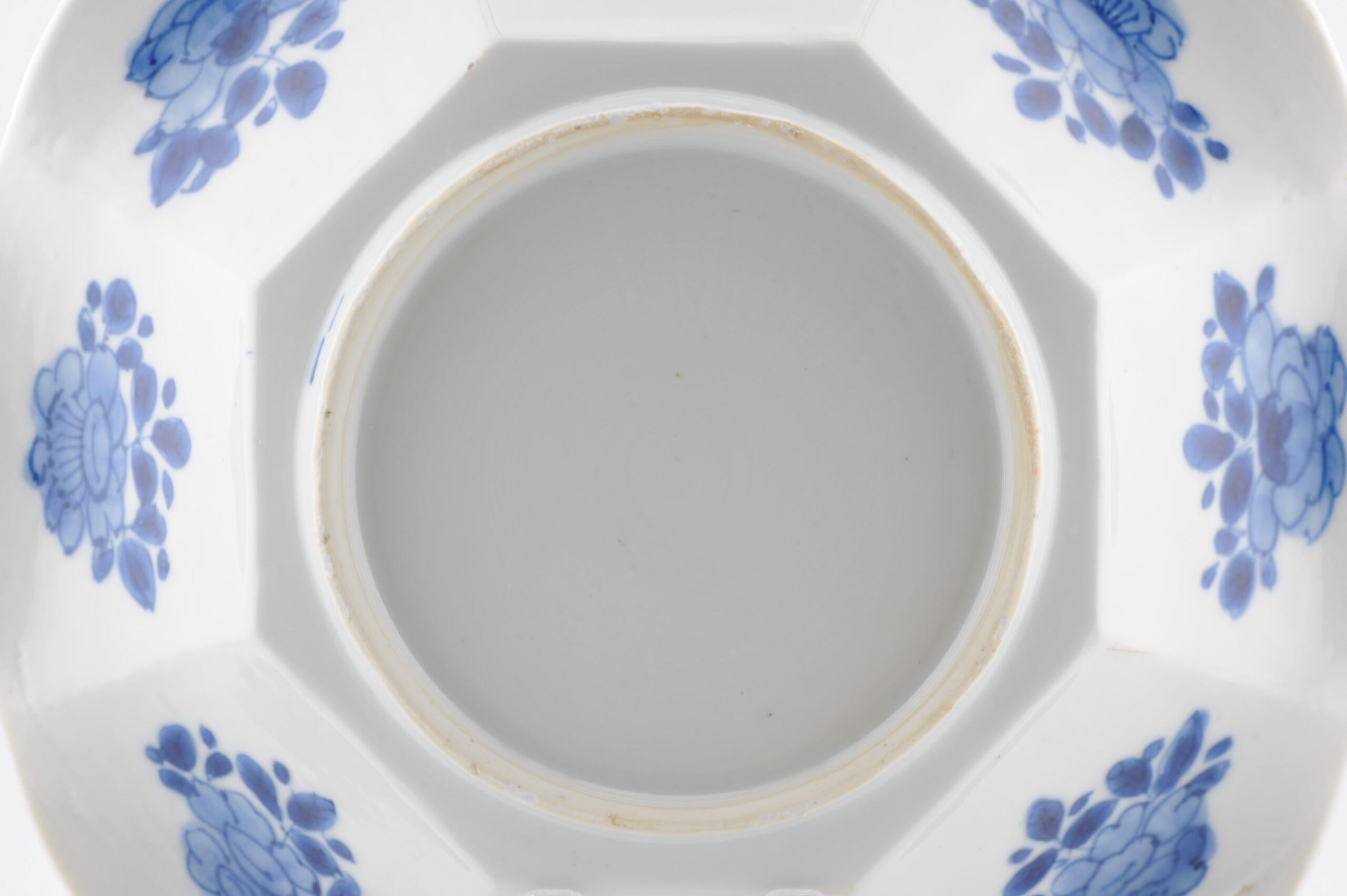 Ancienne assiette en porcelaine chinoise de la période Kangxi, fleurs d'oiseaux, non marquée en vente 8