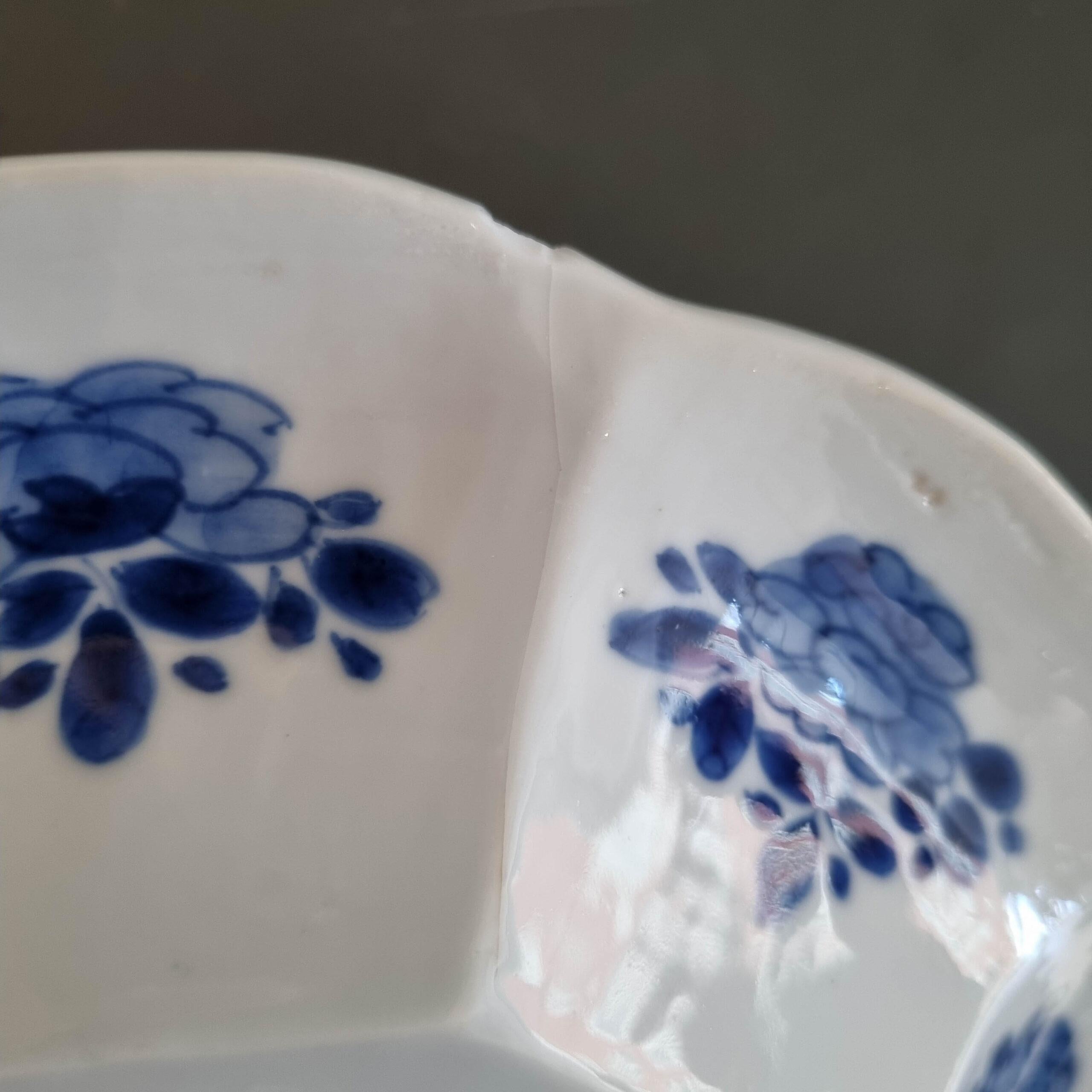 Ancienne assiette en porcelaine chinoise de la période Kangxi, fleurs d'oiseaux, non marquée en vente 9