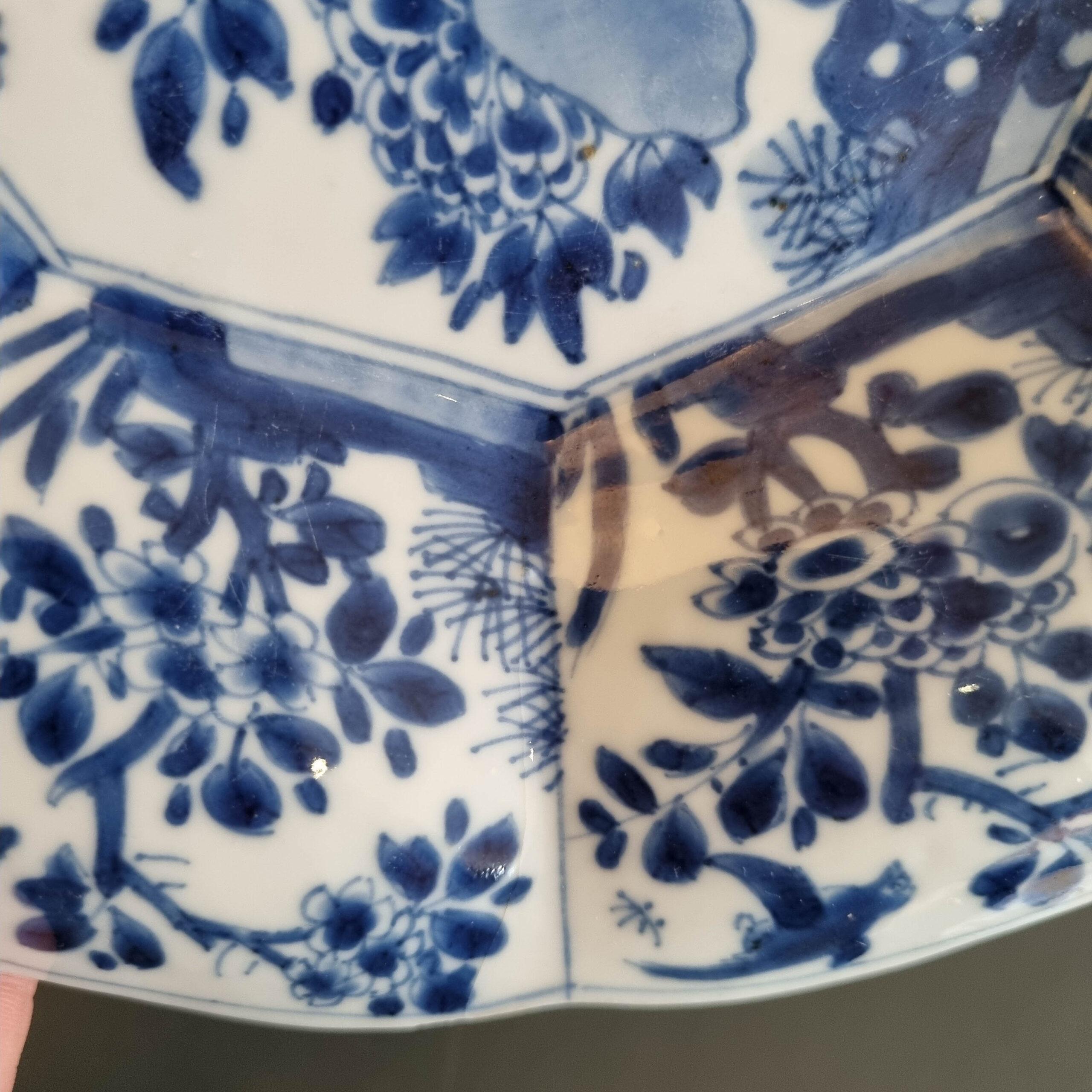 Ancienne assiette en porcelaine chinoise de la période Kangxi, fleurs d'oiseaux, non marquée en vente 10
