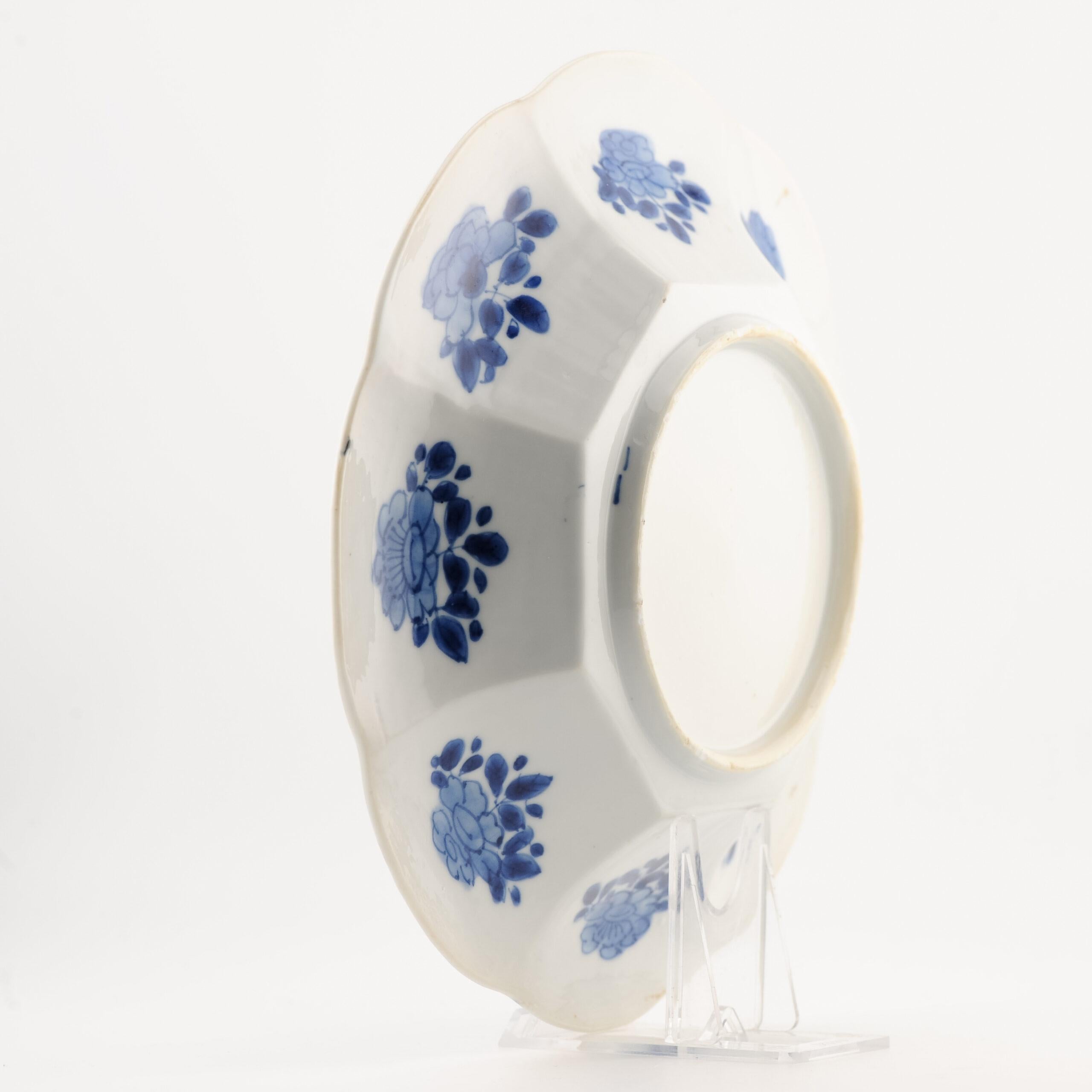XVIIIe siècle et antérieur Ancienne assiette en porcelaine chinoise de la période Kangxi, fleurs d'oiseaux, non marquée en vente