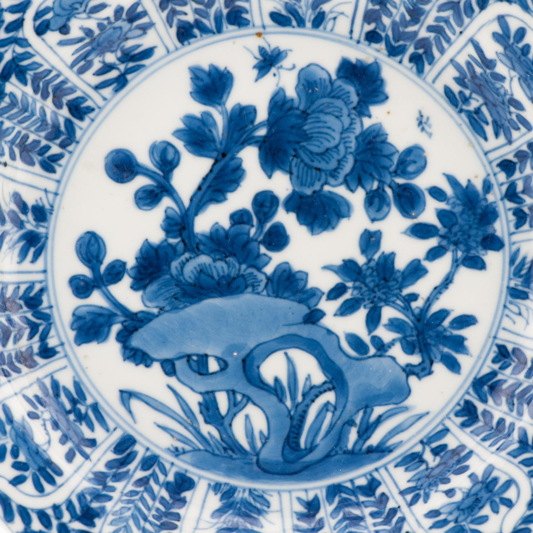Antique Chinese Porcelain Kangxi Period Plate Dish Flowers Marked China For Sale 4