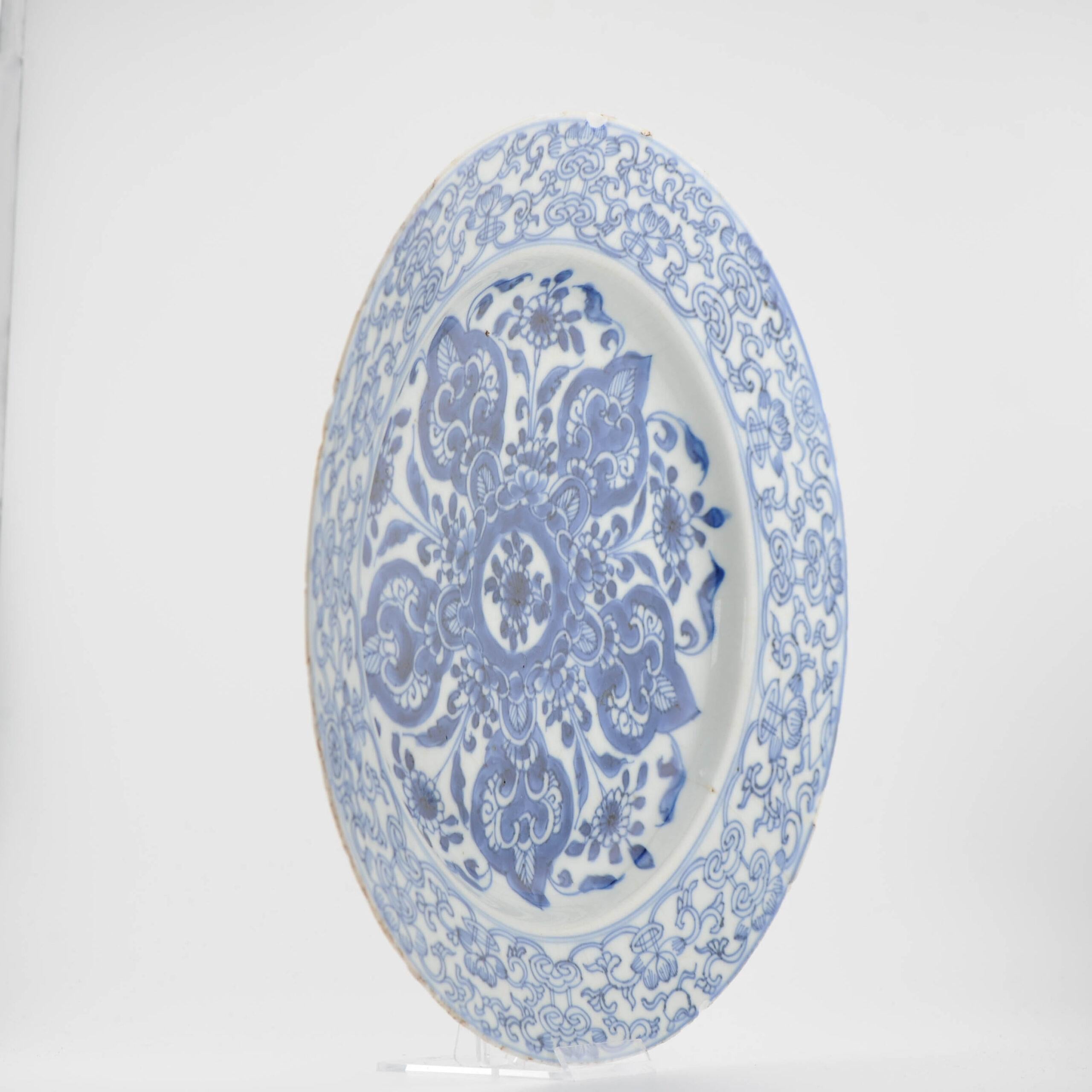 Antiguo Plato de Porcelana China Periodo Kangxi Flores Calidad Superior Qing en venta