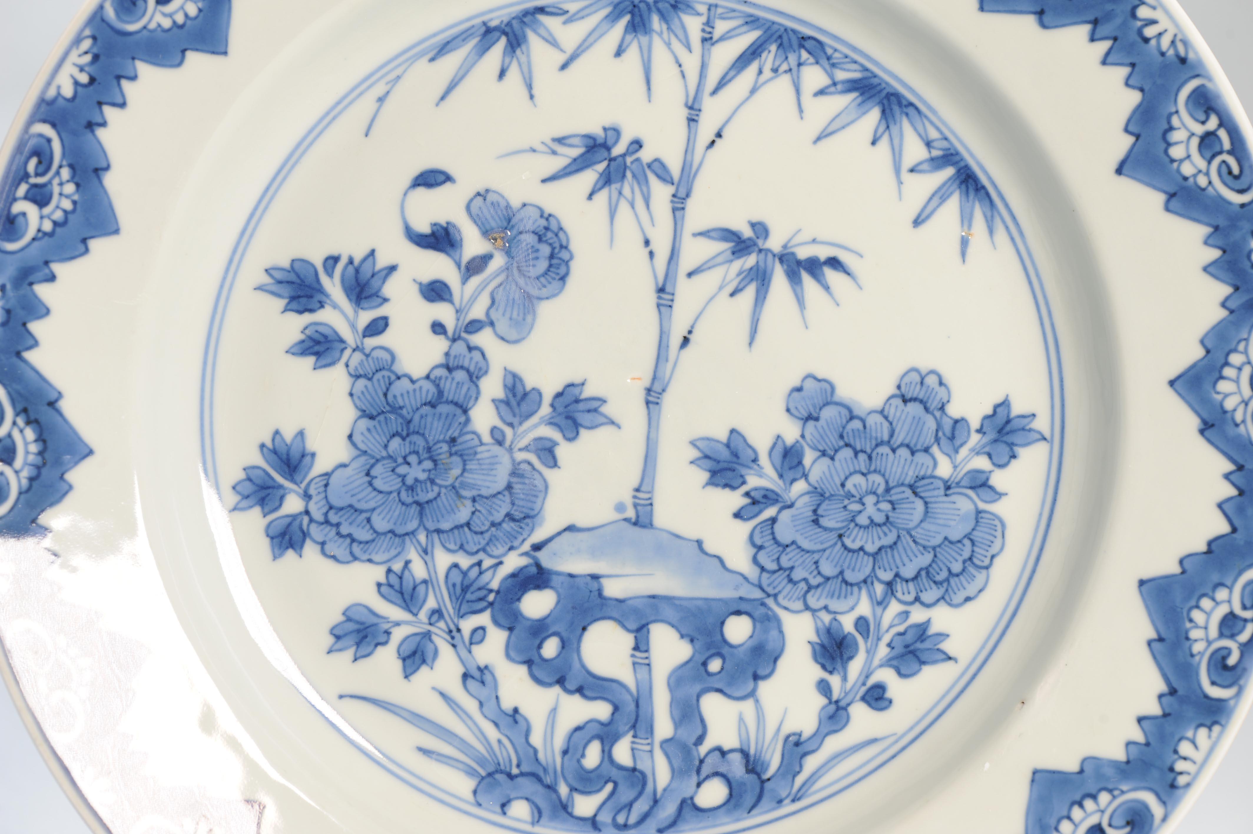 Antique Chinese Porcelain Kangxi Period Plate Dish Flowers Top Quality In Excellent Condition For Sale In Amsterdam, Noord Holland