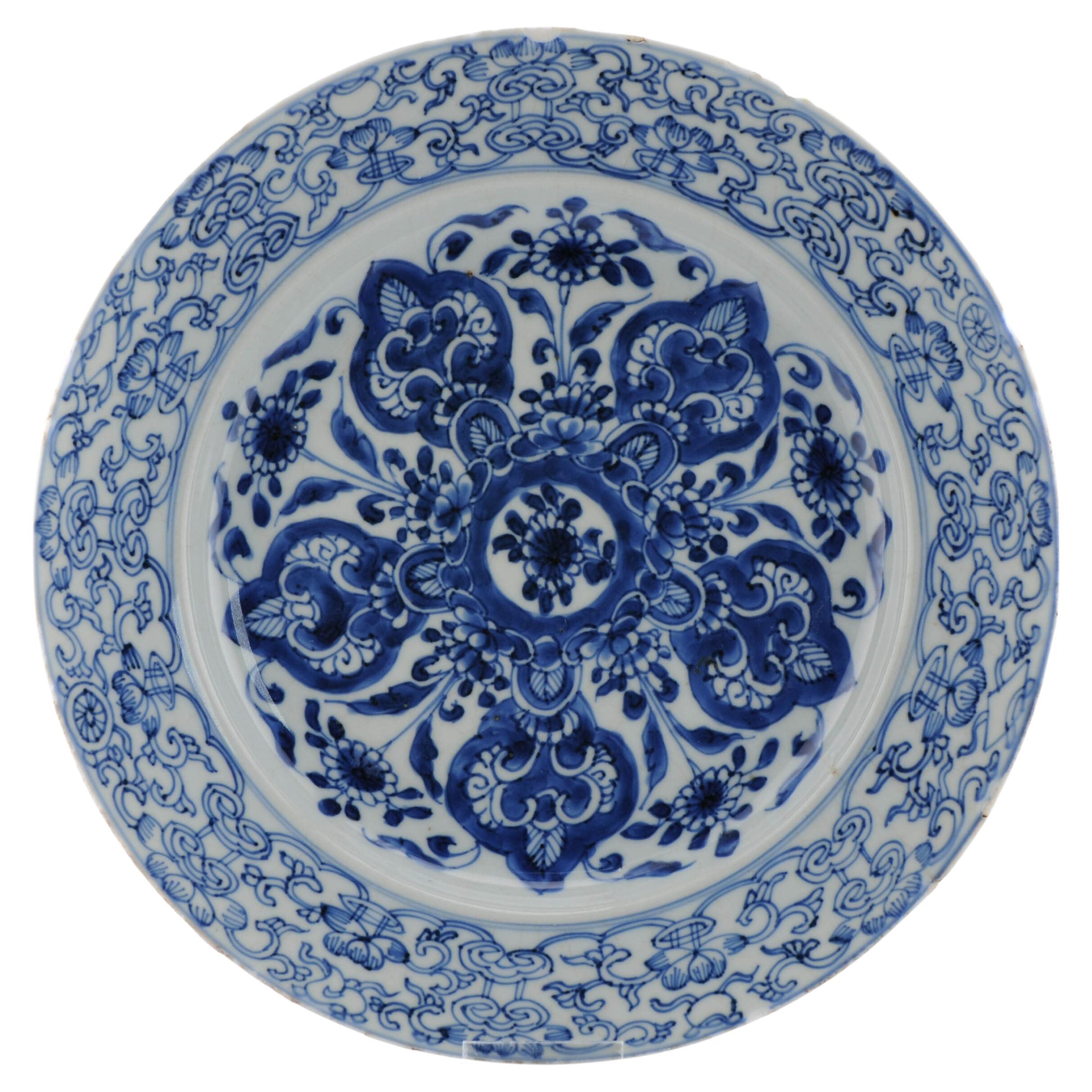 Antiguo Plato de Porcelana China Periodo Kangxi Flores Calidad Superior