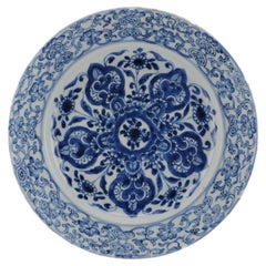 Antiguo Plato de Porcelana China Periodo Kangxi Flores Calidad Superior