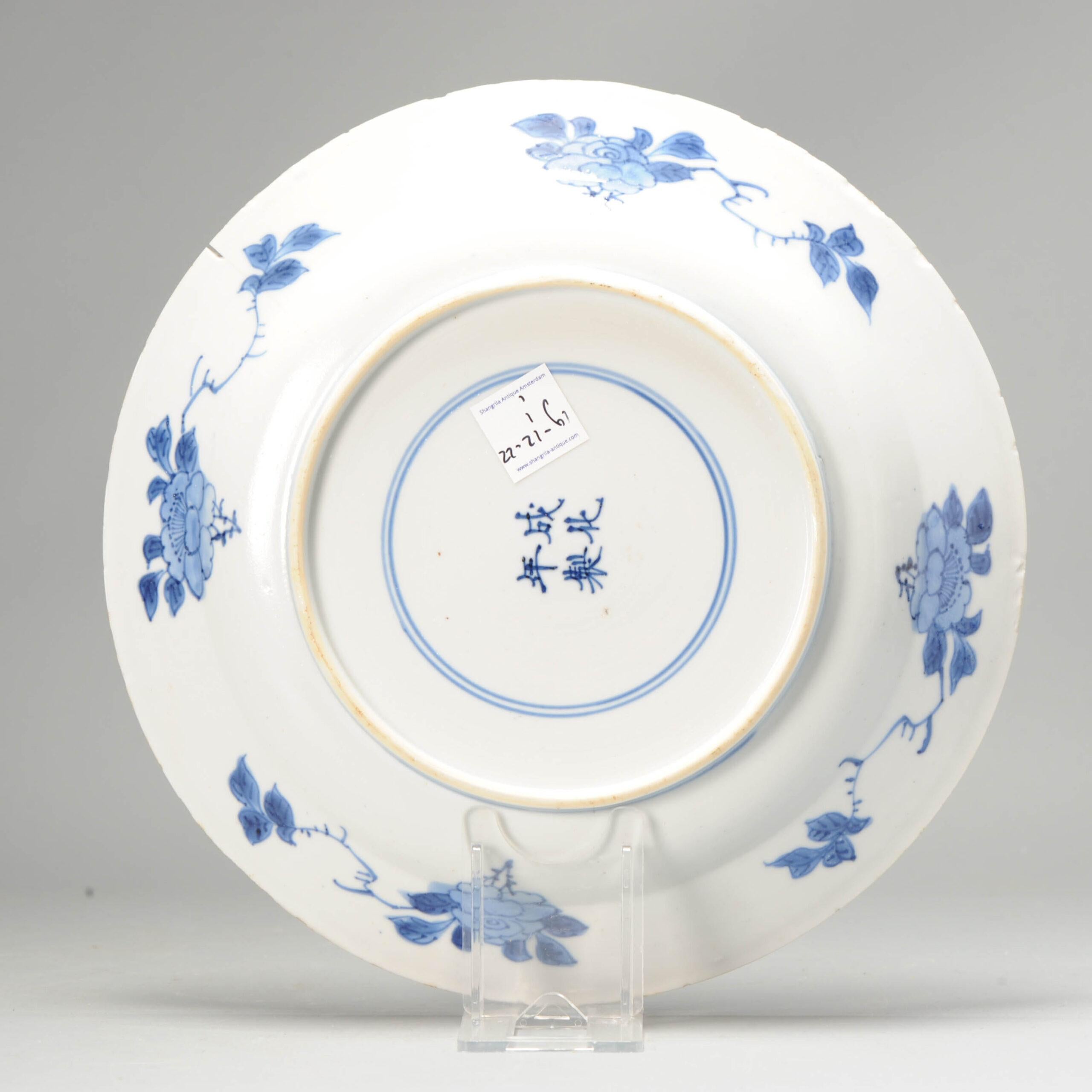 18th Century and Earlier Antique Chinese Porcelain Kangxi Period Rooster Bird Plate, ca 1700 For Sale