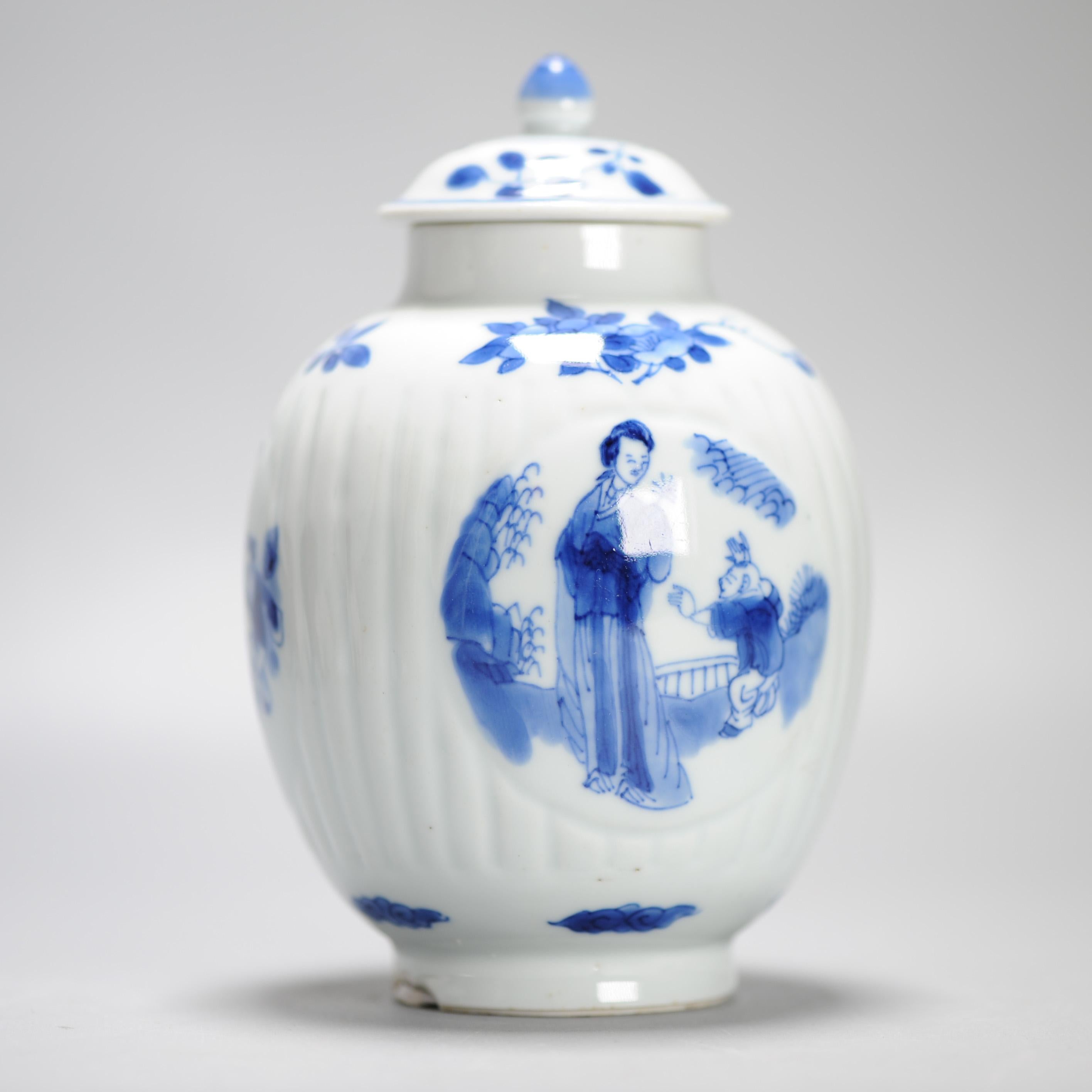 Qing Antique Chinese Porcelain Kangxi Period Tea Caddy Elegant Lady and Child For Sale