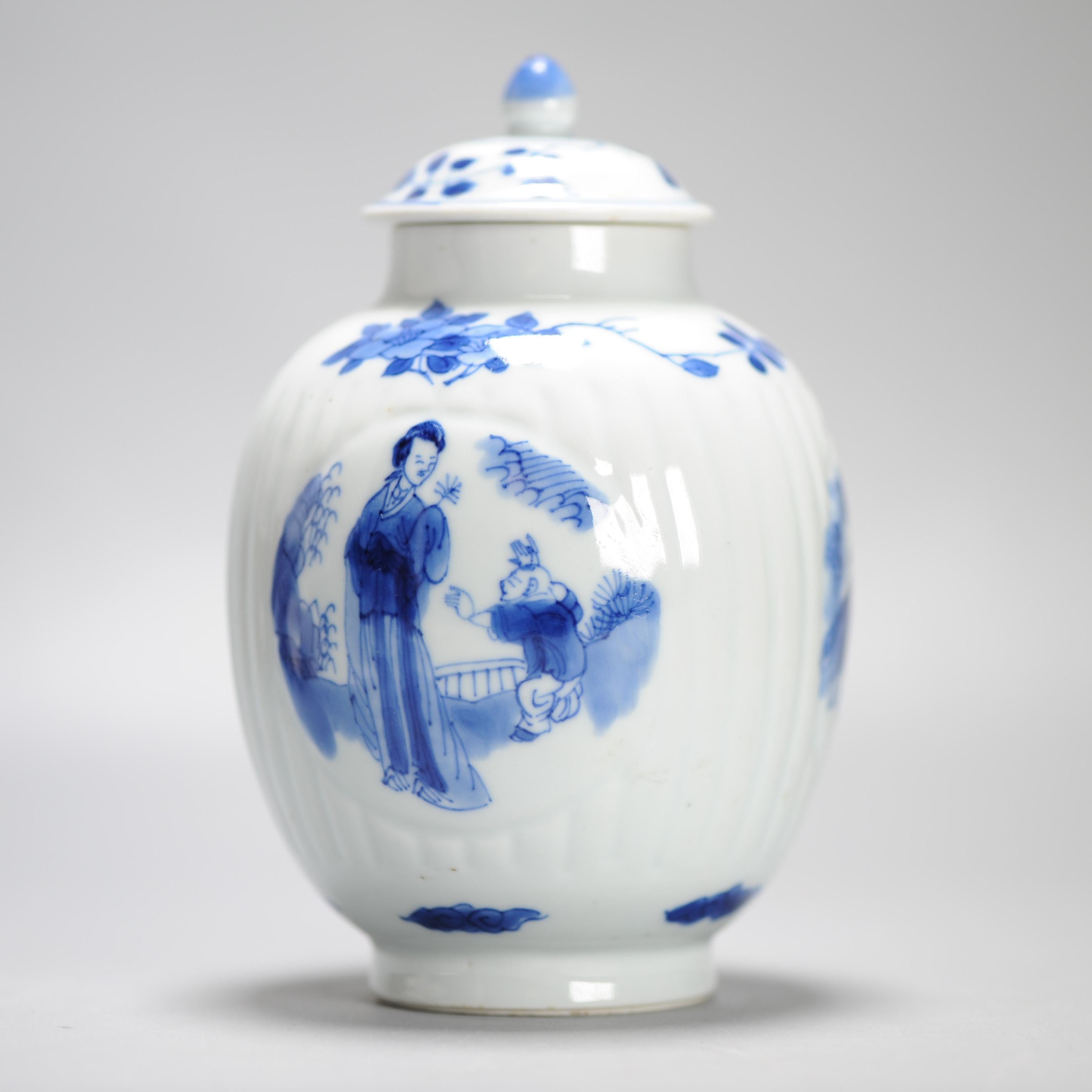 Antique Chinese Porcelain Kangxi Period Tea Caddy Elegant Lady and Child In Good Condition For Sale In Amsterdam, Noord Holland